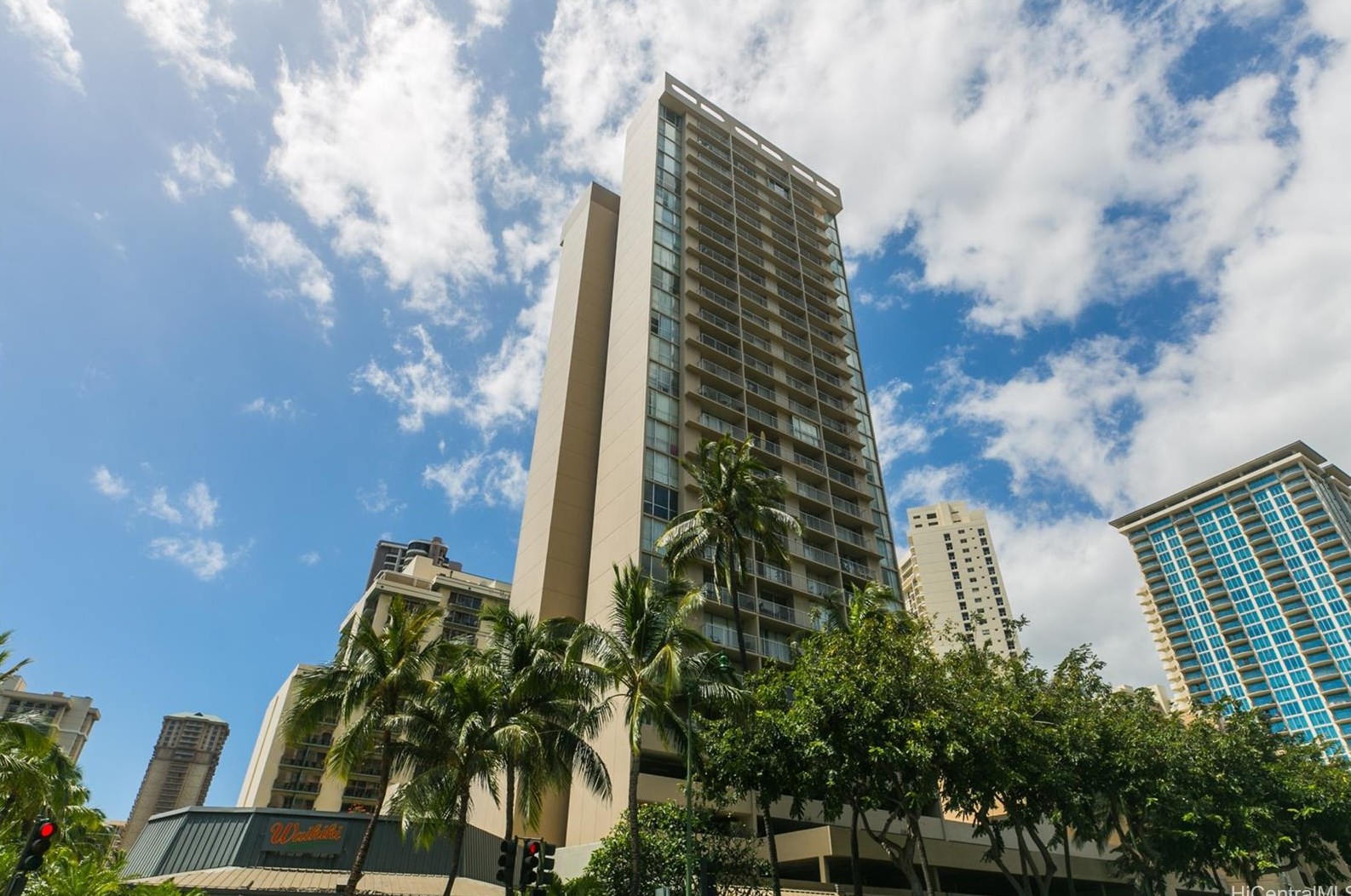 1925 Kalakaua Ave, Honolulu HI  96815-1827 exterior