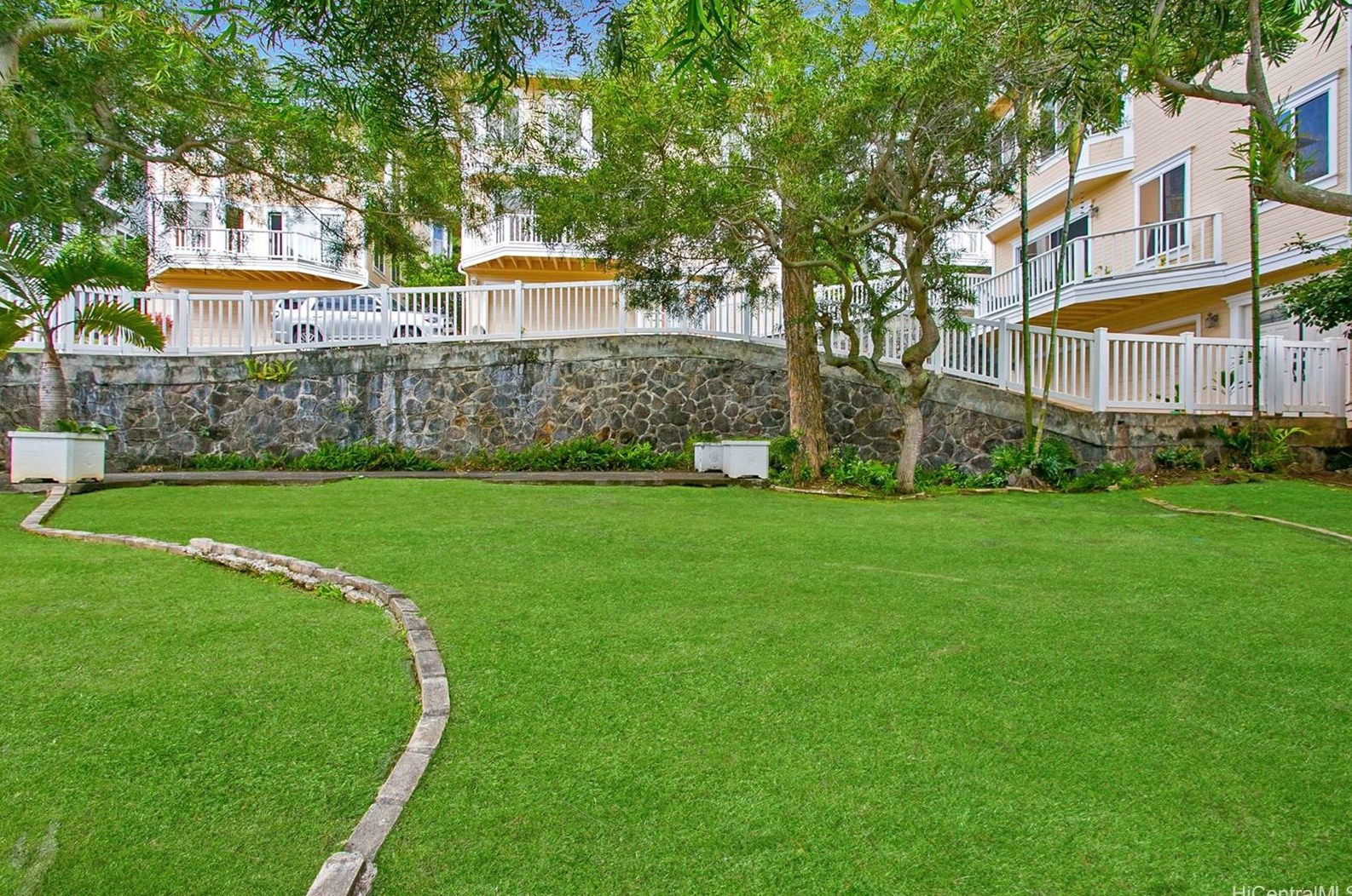 982 Prospect St, Honolulu HI  96822-3440 exterior