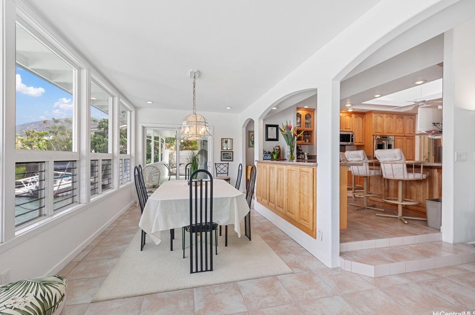 243 Ainahou St, Honolulu HI  96825-1512 exterior