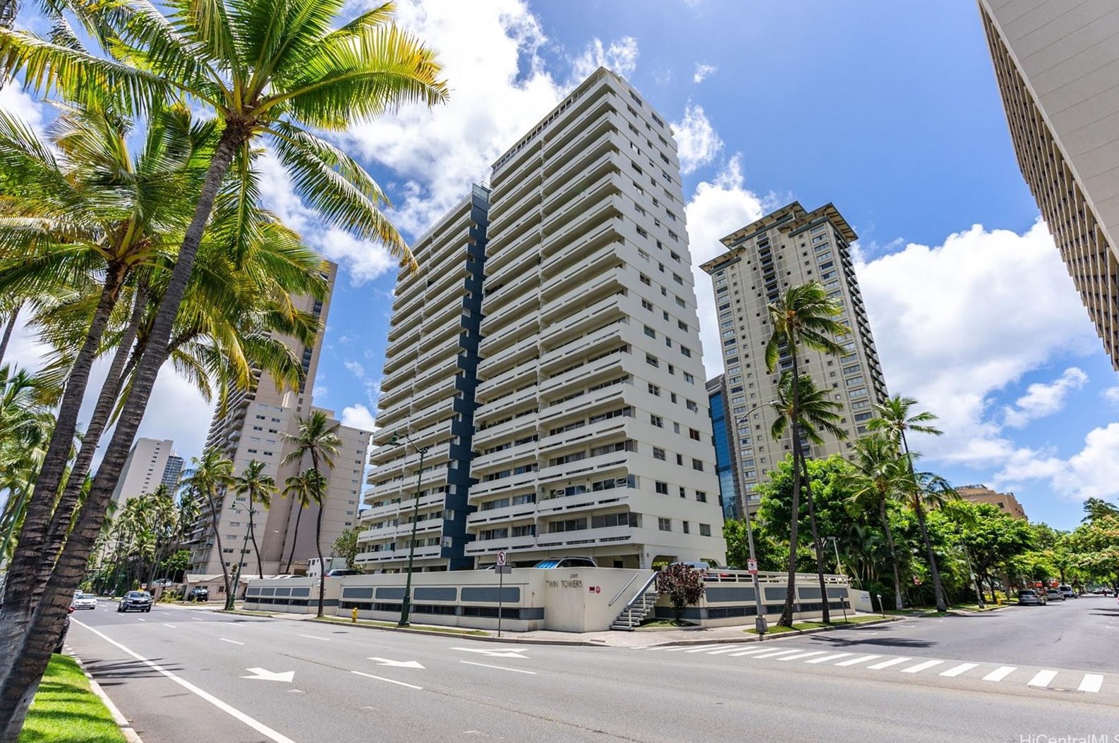 2085 Ala Wai Blvd, Honolulu HI  96815-2149 exterior