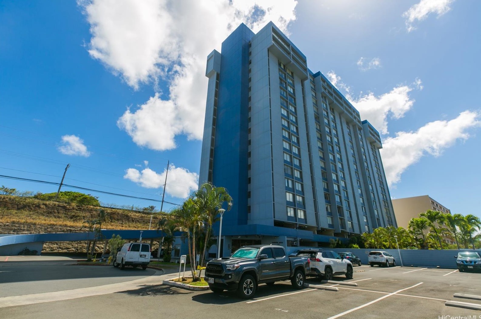 3045 Ala Napuaa Pl, Honolulu HI  96818-2792 exterior