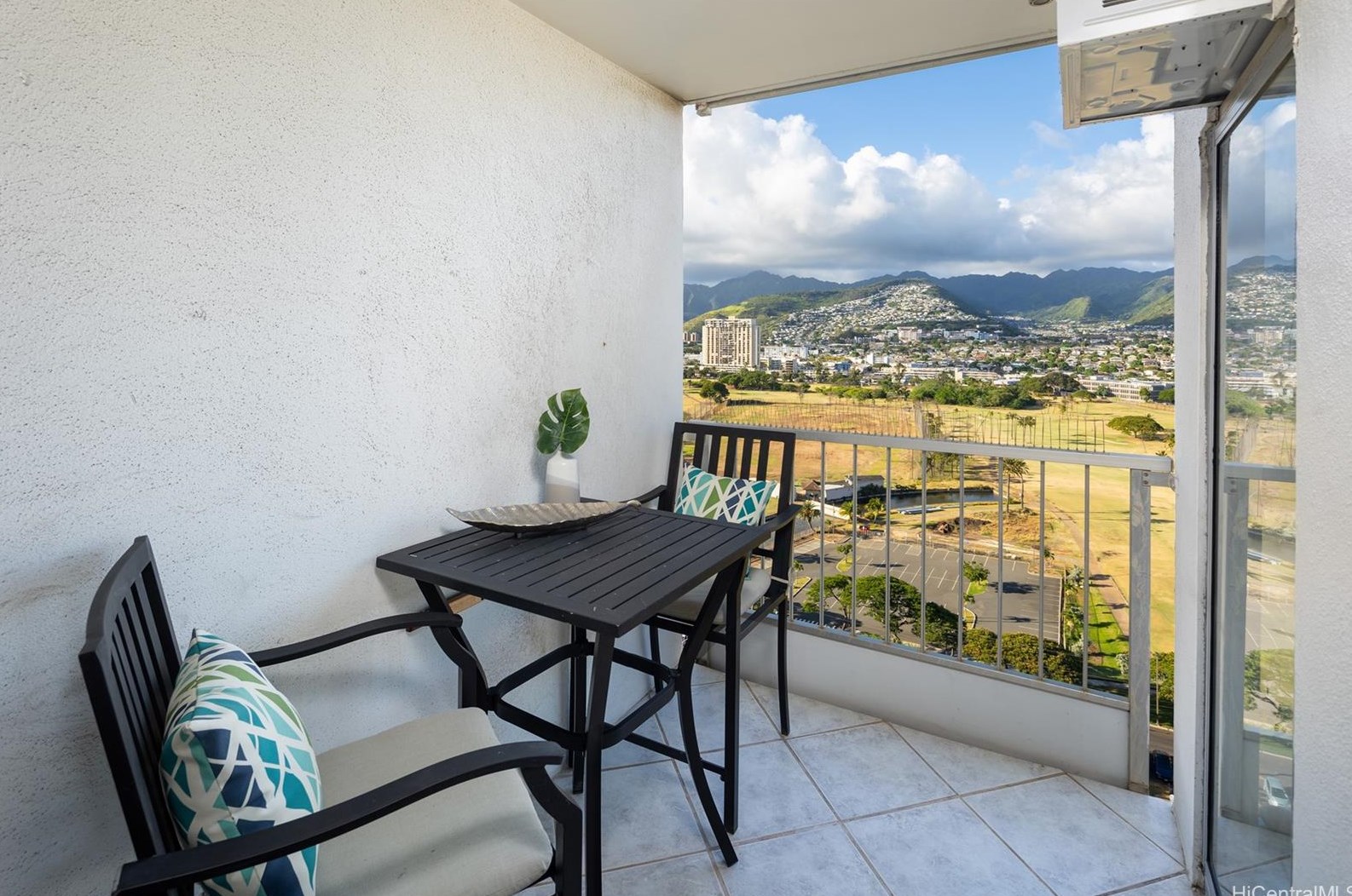 2611 Ala Wai Blvd, Honolulu HI  96815-3981 exterior