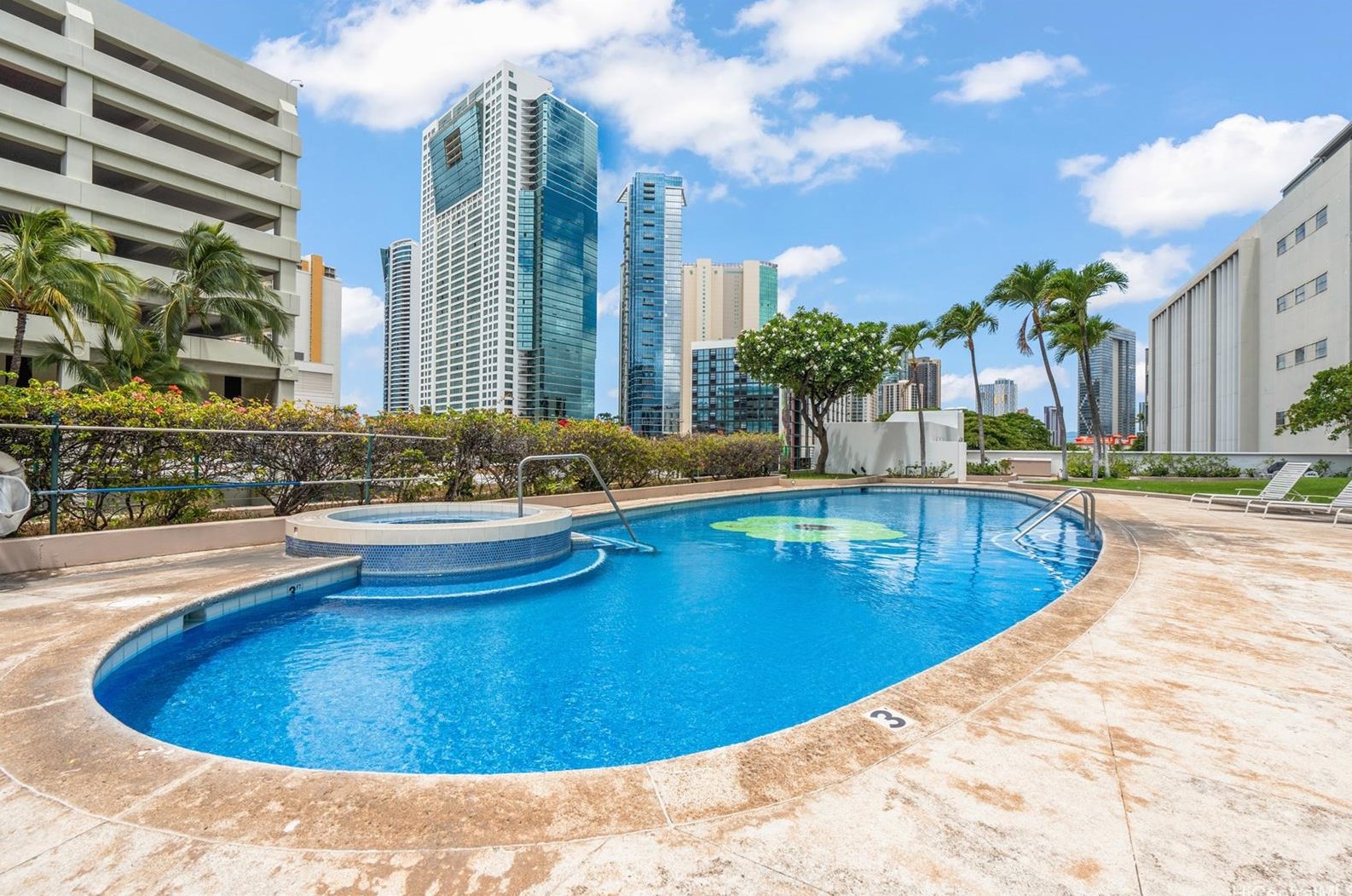 1341 Kapiolani Blvd, Honolulu HI  96814-4530 exterior