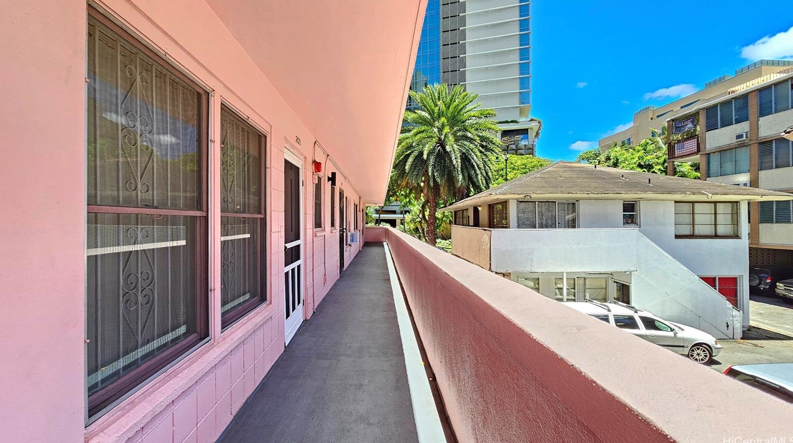 2118 Kuhio Ave, Honolulu HI  96815-2350 exterior