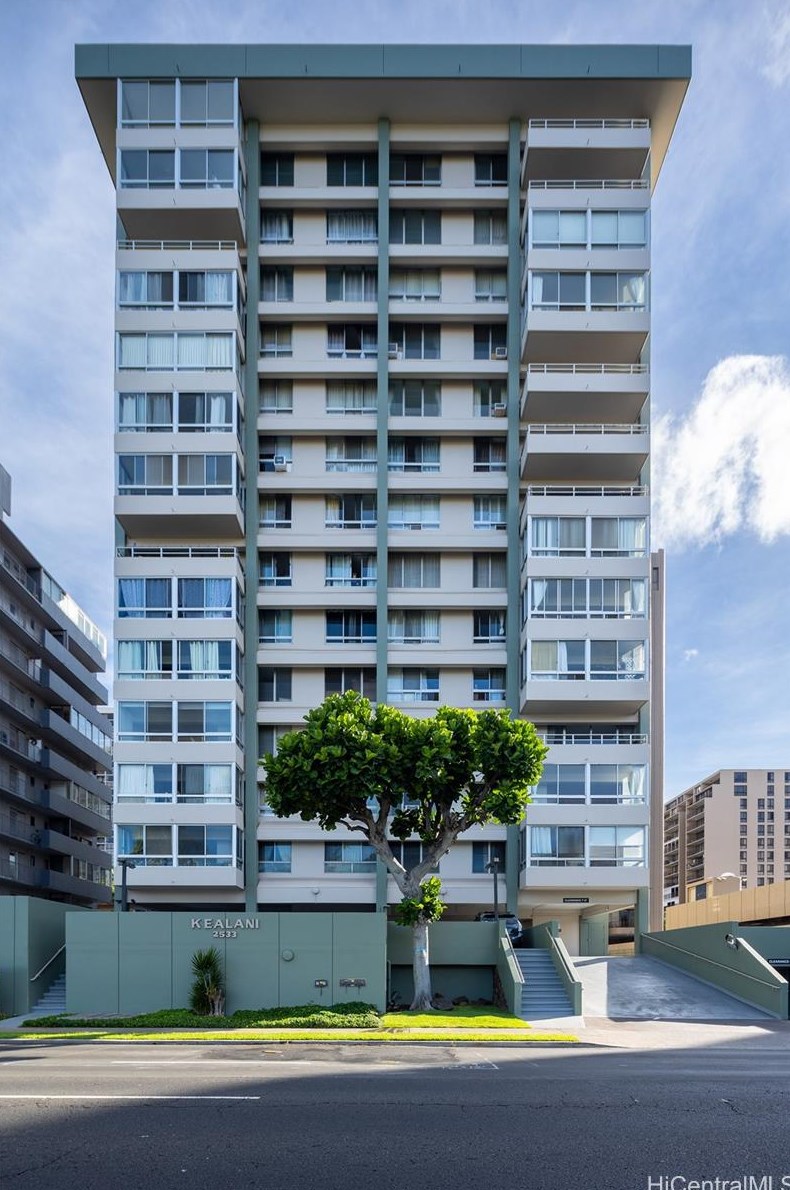 2533 Ala Wai Blvd, Honolulu HI  96815-3437 exterior
