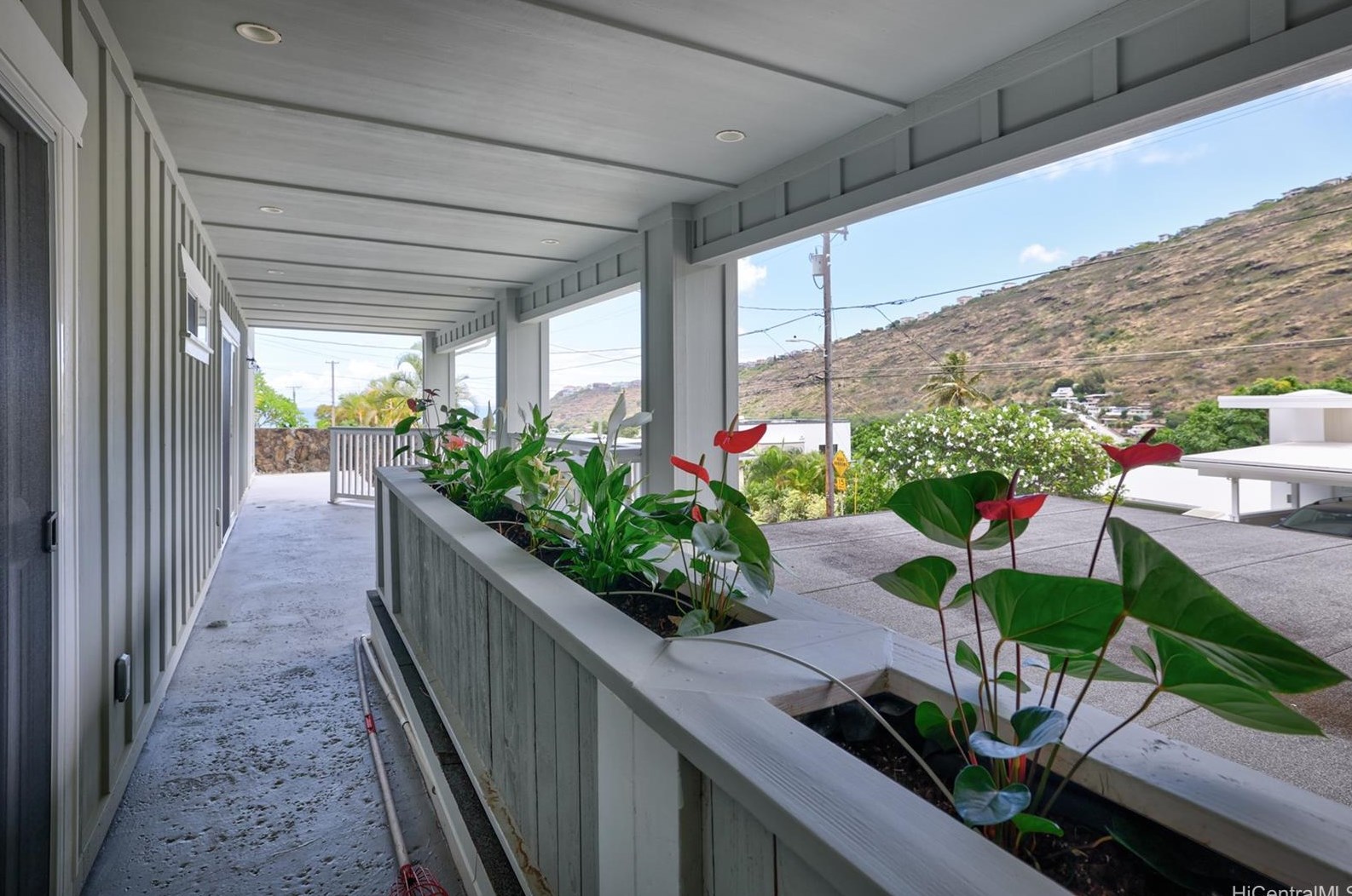 883 Ailuna St, Honolulu HI  96821-1705 exterior