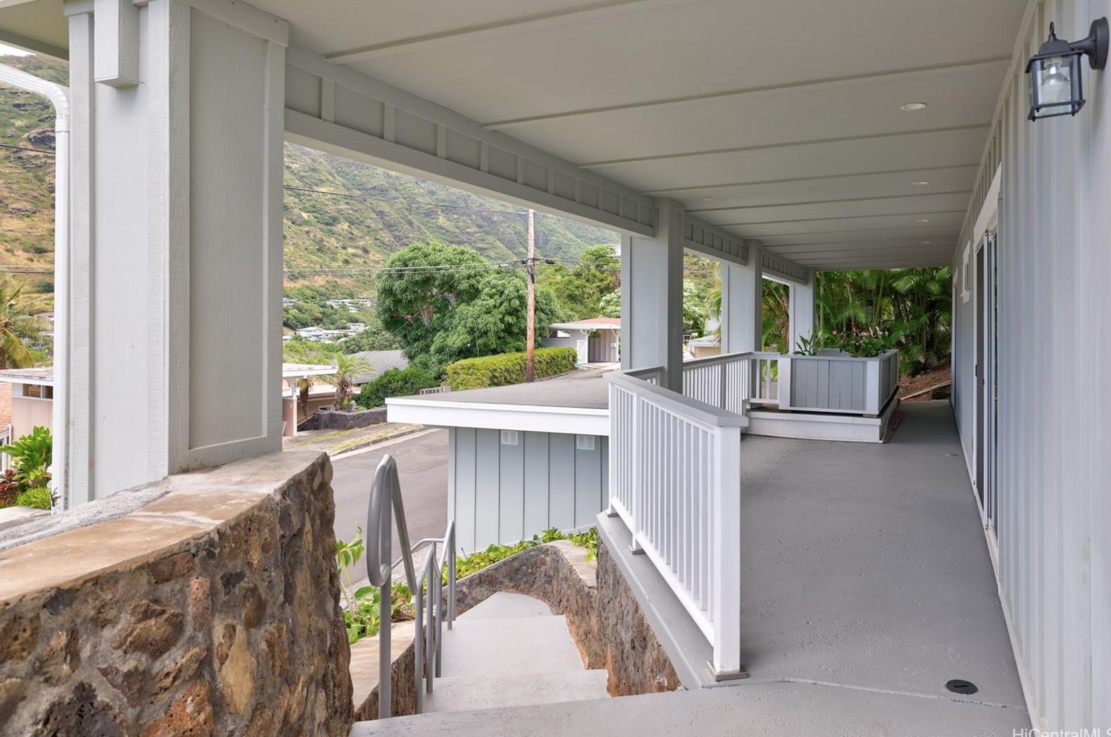883 Ailuna St, Honolulu HI  96821-1705 exterior