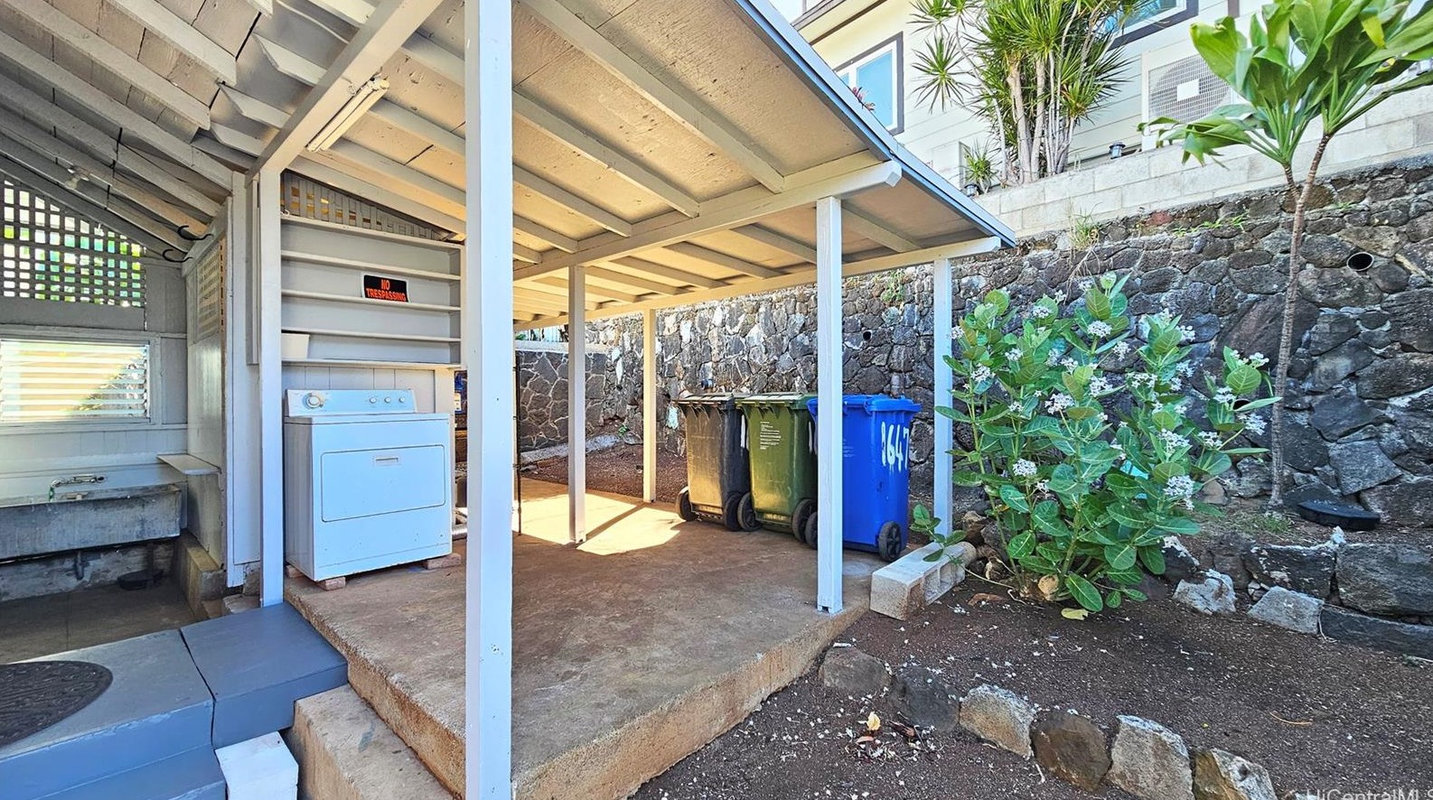 1647 Lusitana St, Honolulu HI 96813-6627 exterior