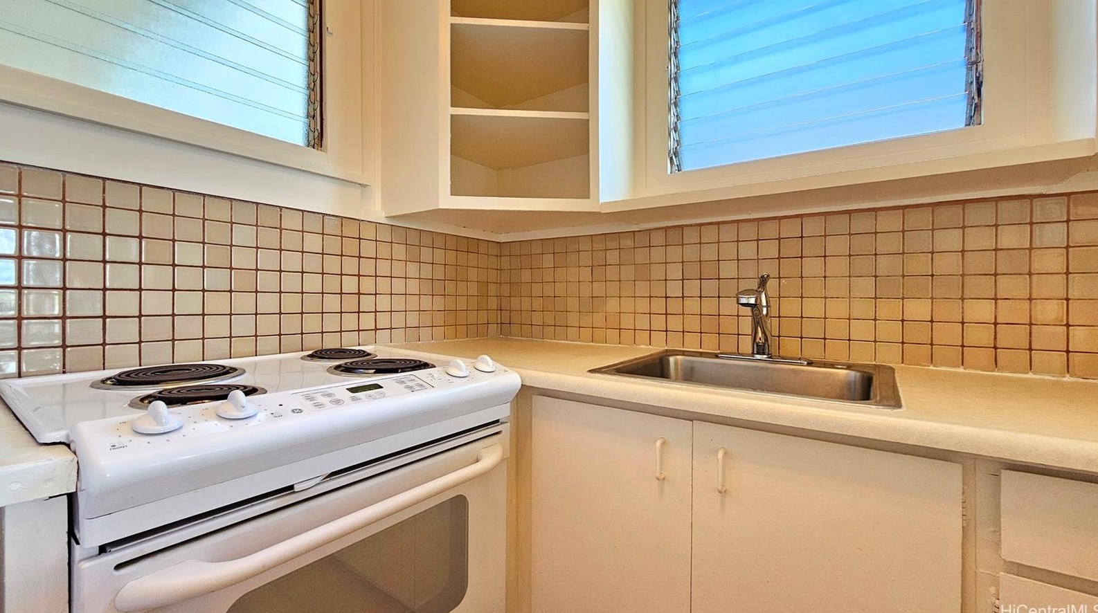 1647 Lusitana St, Honolulu HI 96813-6627 exterior