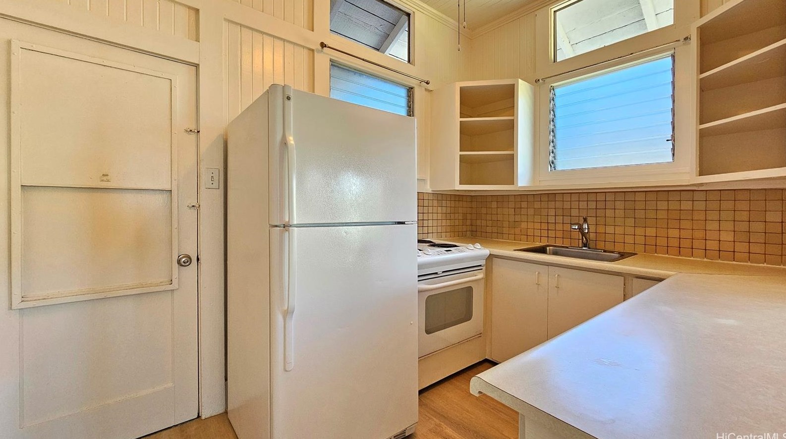 1647 Lusitana St, Honolulu HI 96813-6627 exterior