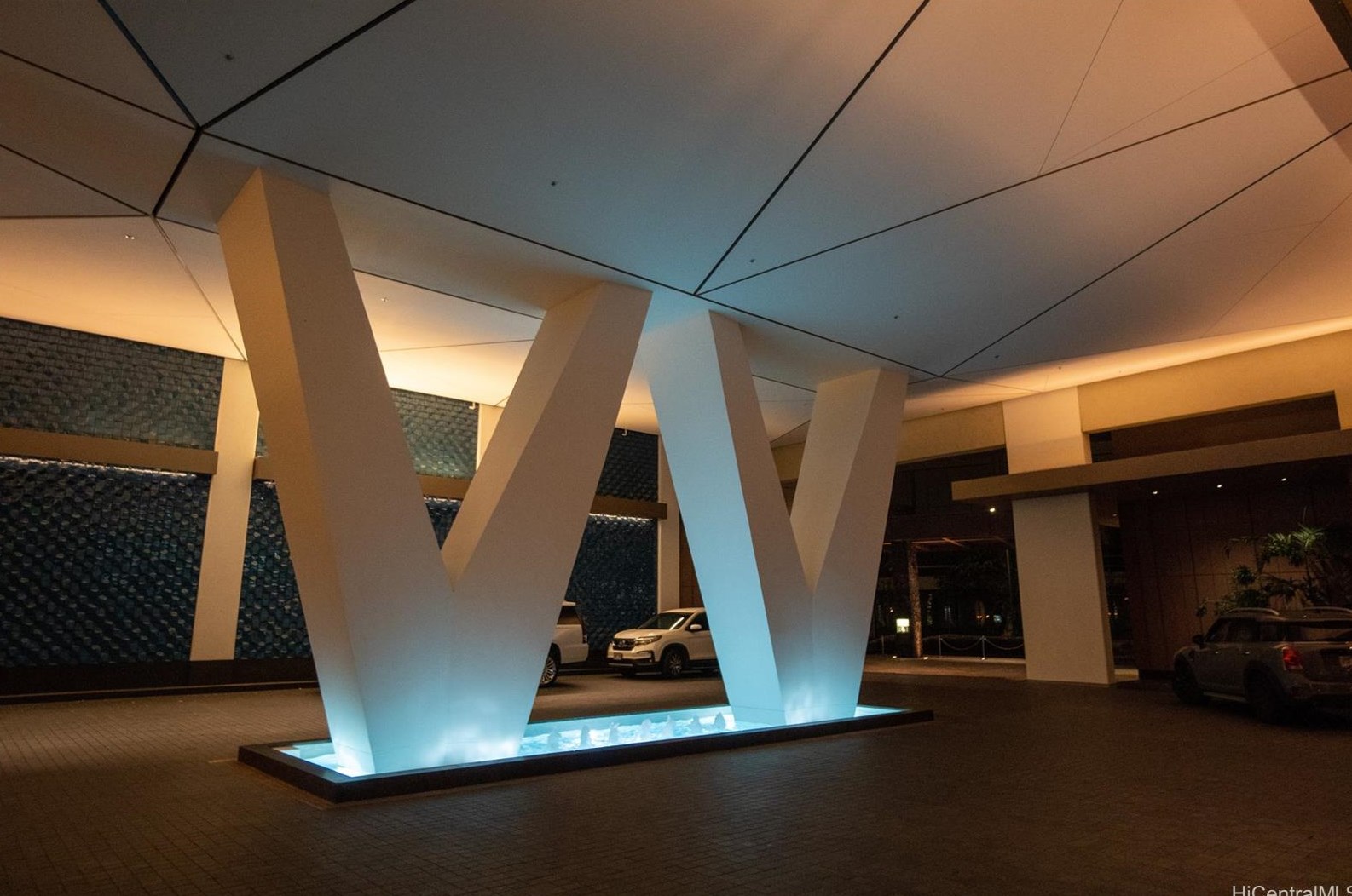 383 Kalaimoku St, Honolulu HI 96815 exterior