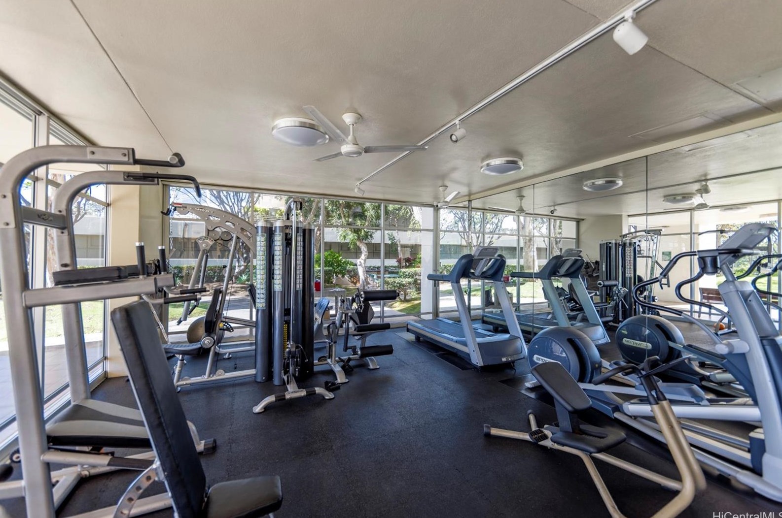 1350 Ala Moana Blvd, Honolulu HI  96814-4215 exterior