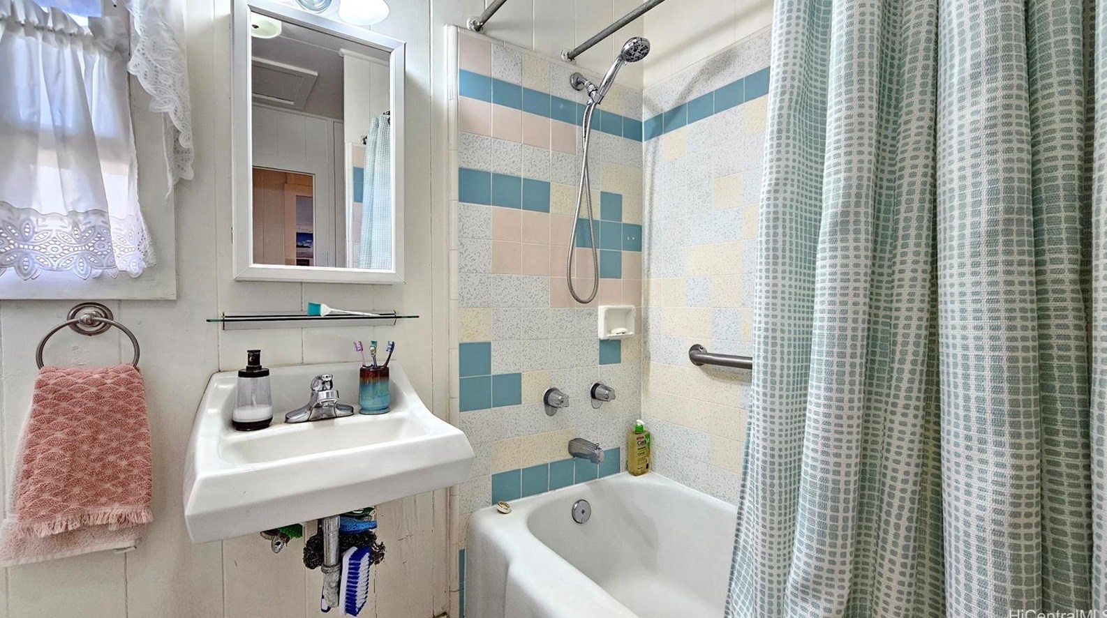 3144 Brokaw St, Honolulu HI  96815-4120 exterior