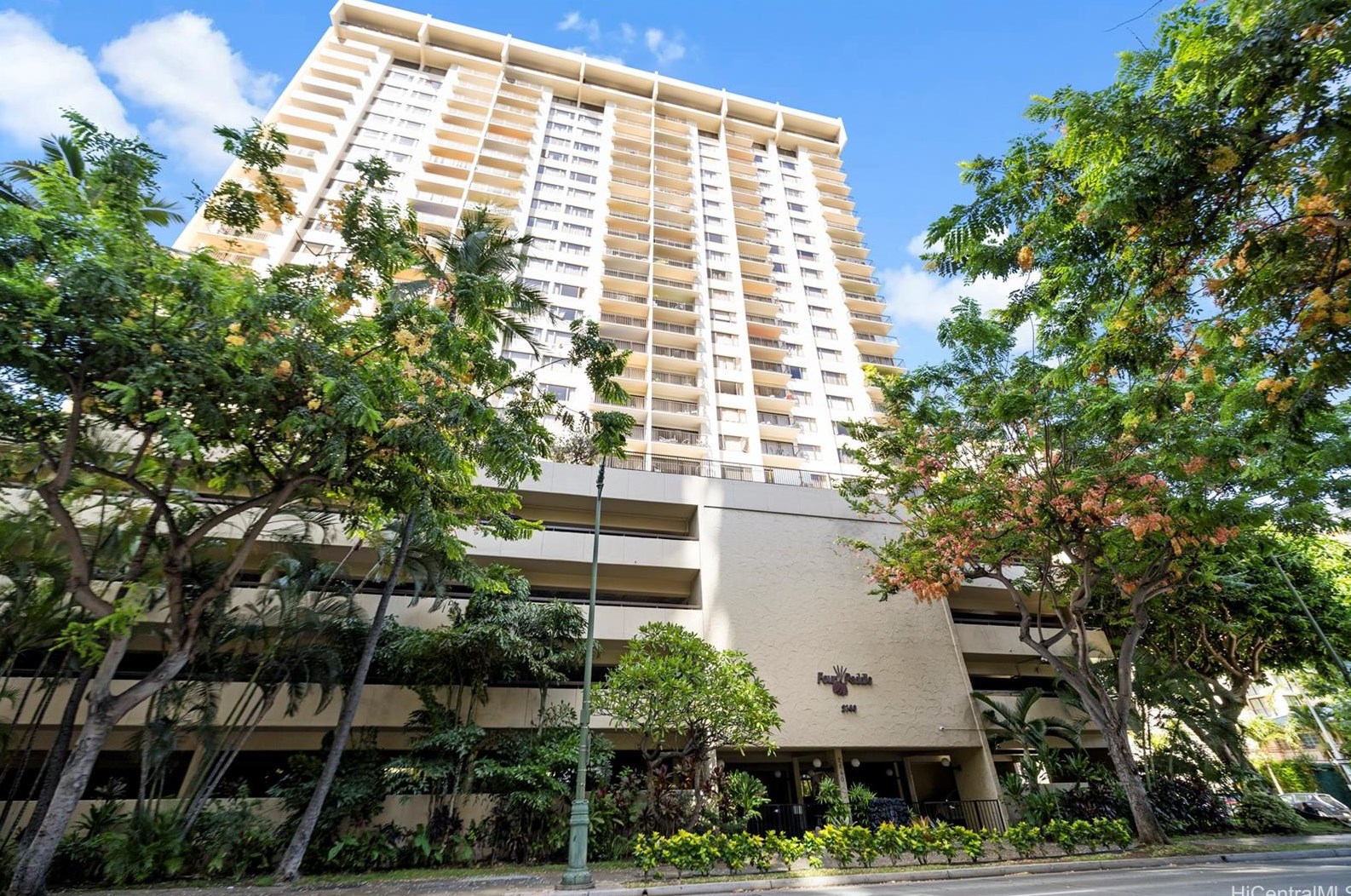 2140 Kuhio Ave, Honolulu HI  96815-2372 exterior