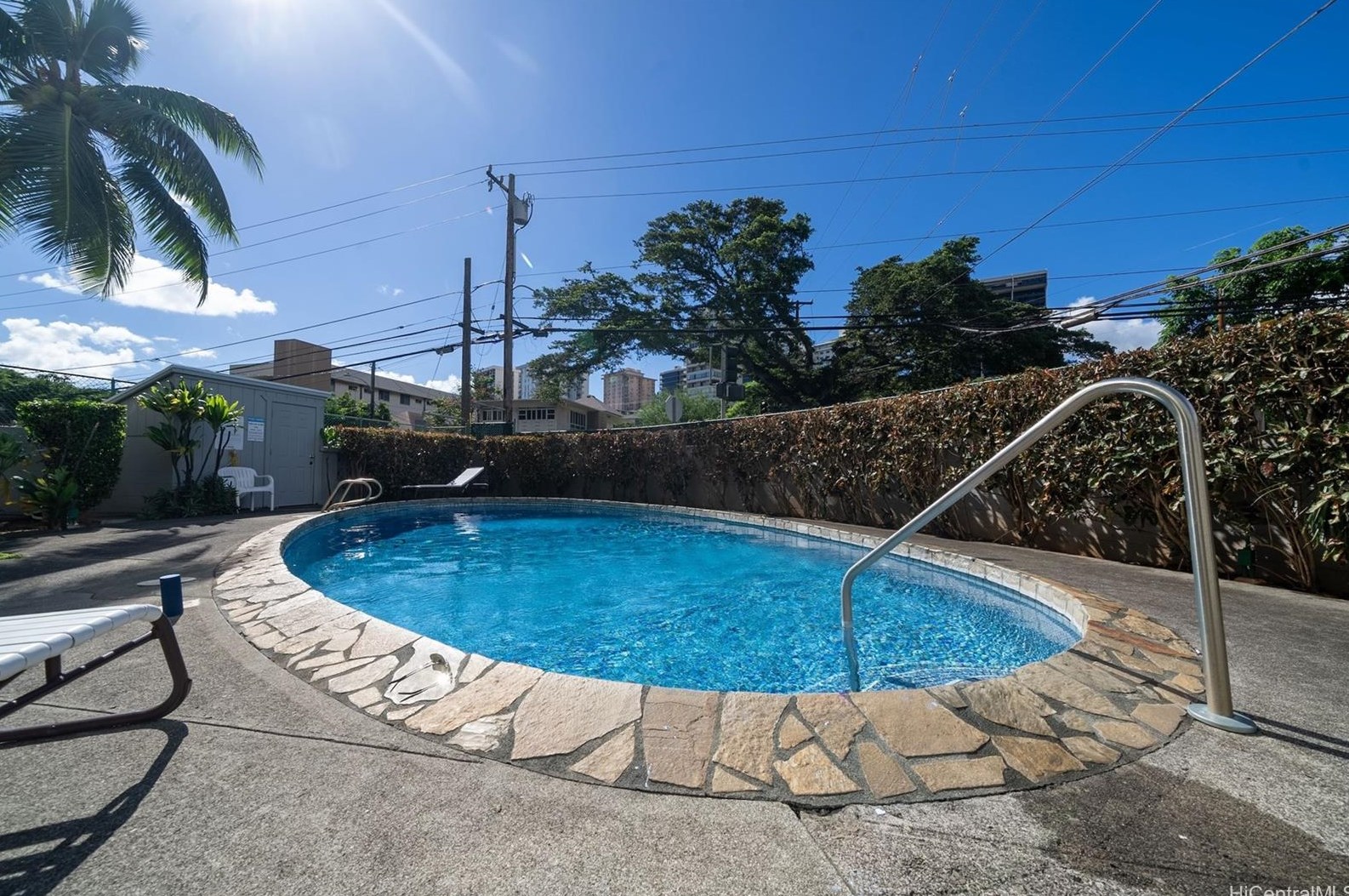 1111 Wilder Ave, Honolulu HI  96822-2731 exterior