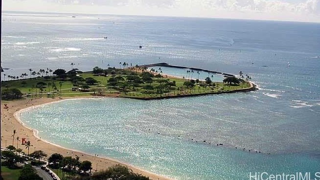 410 Atkinson Dr, Honolulu HI  96814-4730 exterior