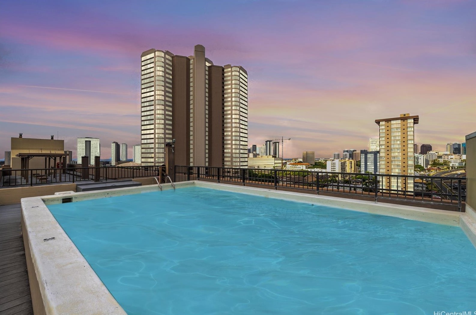 1040 Kinau St, Honolulu HI  96814-1028 exterior