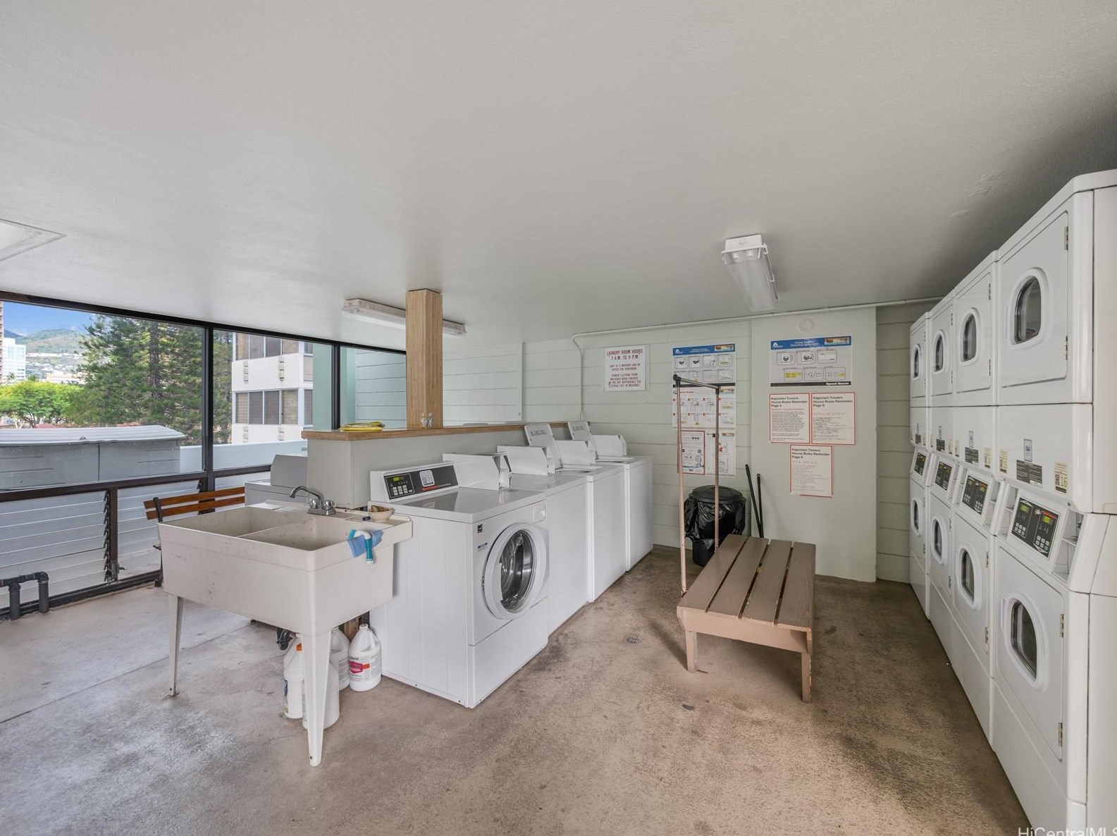 1610 Kanunu St, Honolulu HI  96814-2746 exterior