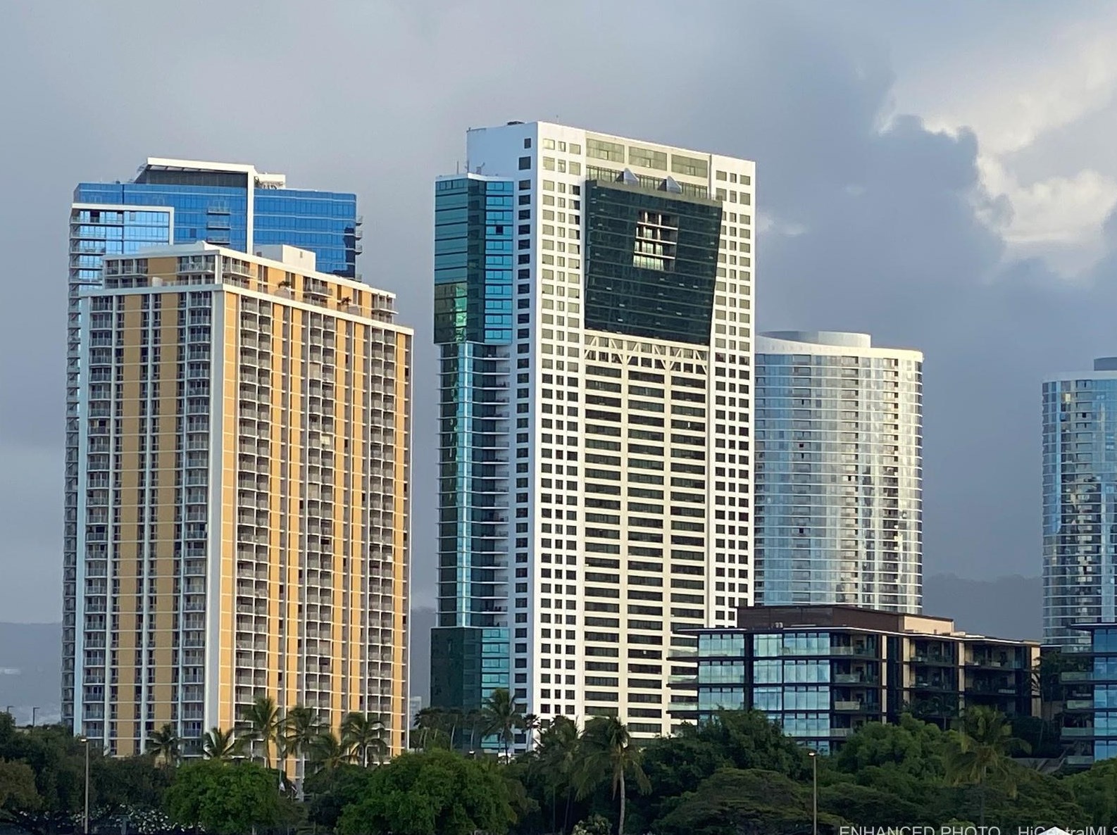 88 Piikoi St, Honolulu HI 96814-4245 exterior