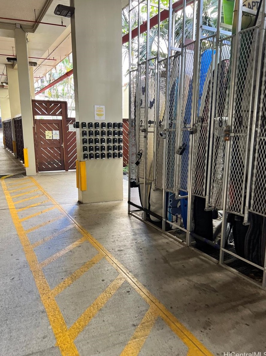 445 Seaside Ave, Honolulu HI  96815-2640 exterior