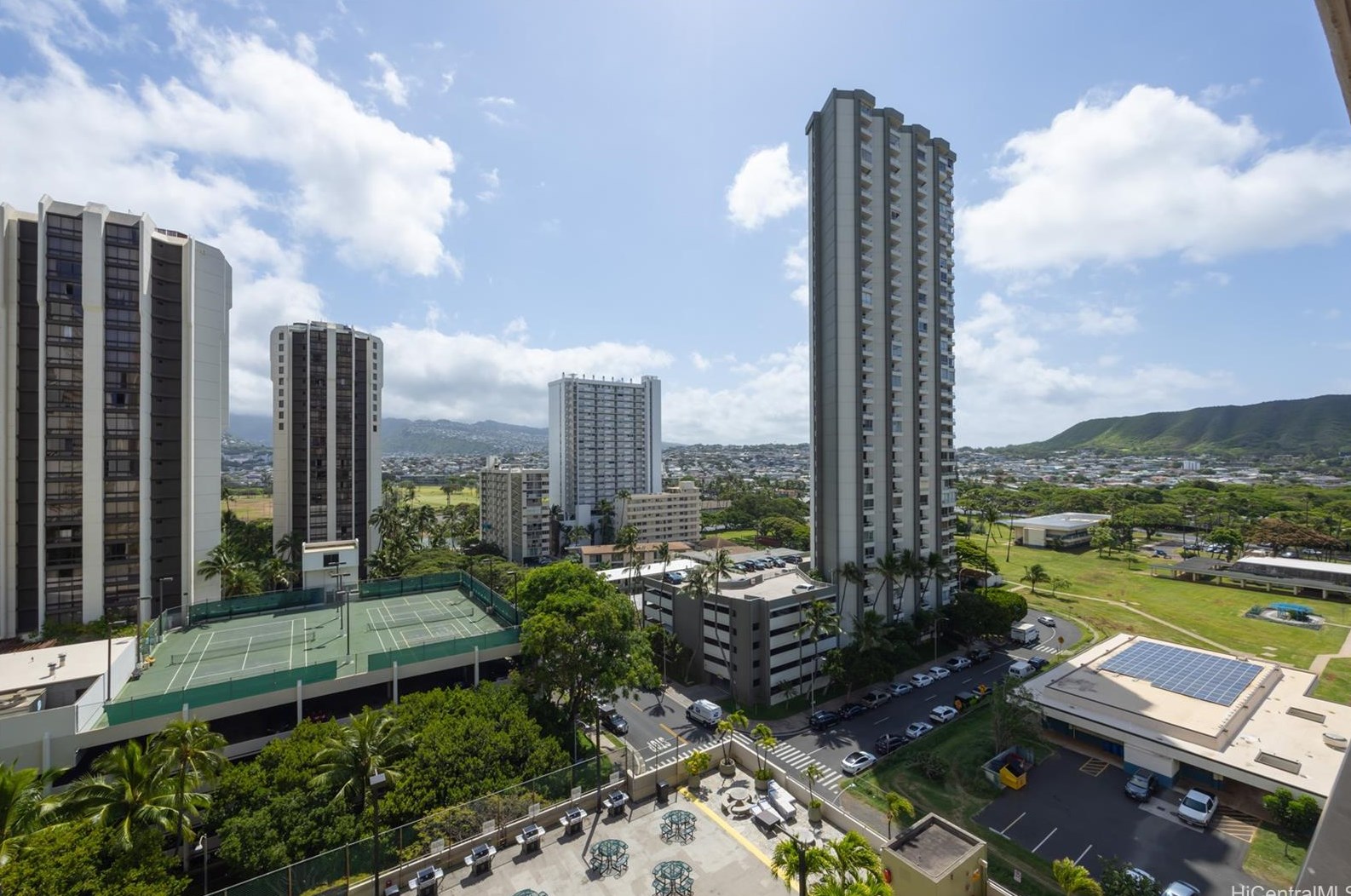 229 Paoakalani Ave, Honolulu HI 96815-3764 exterior