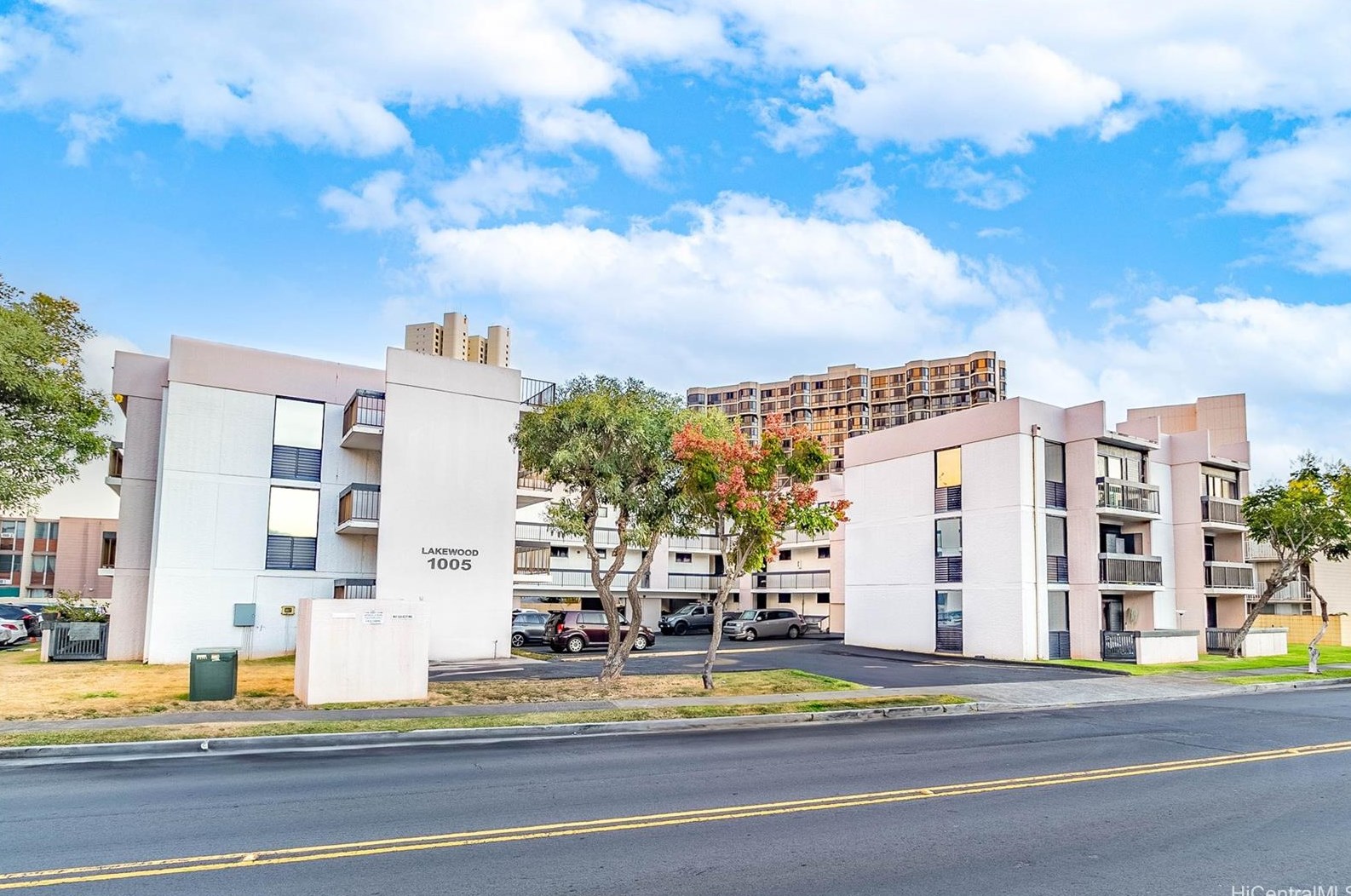1005 Ala Lilikoi St, Honolulu HI  96818-2312 exterior