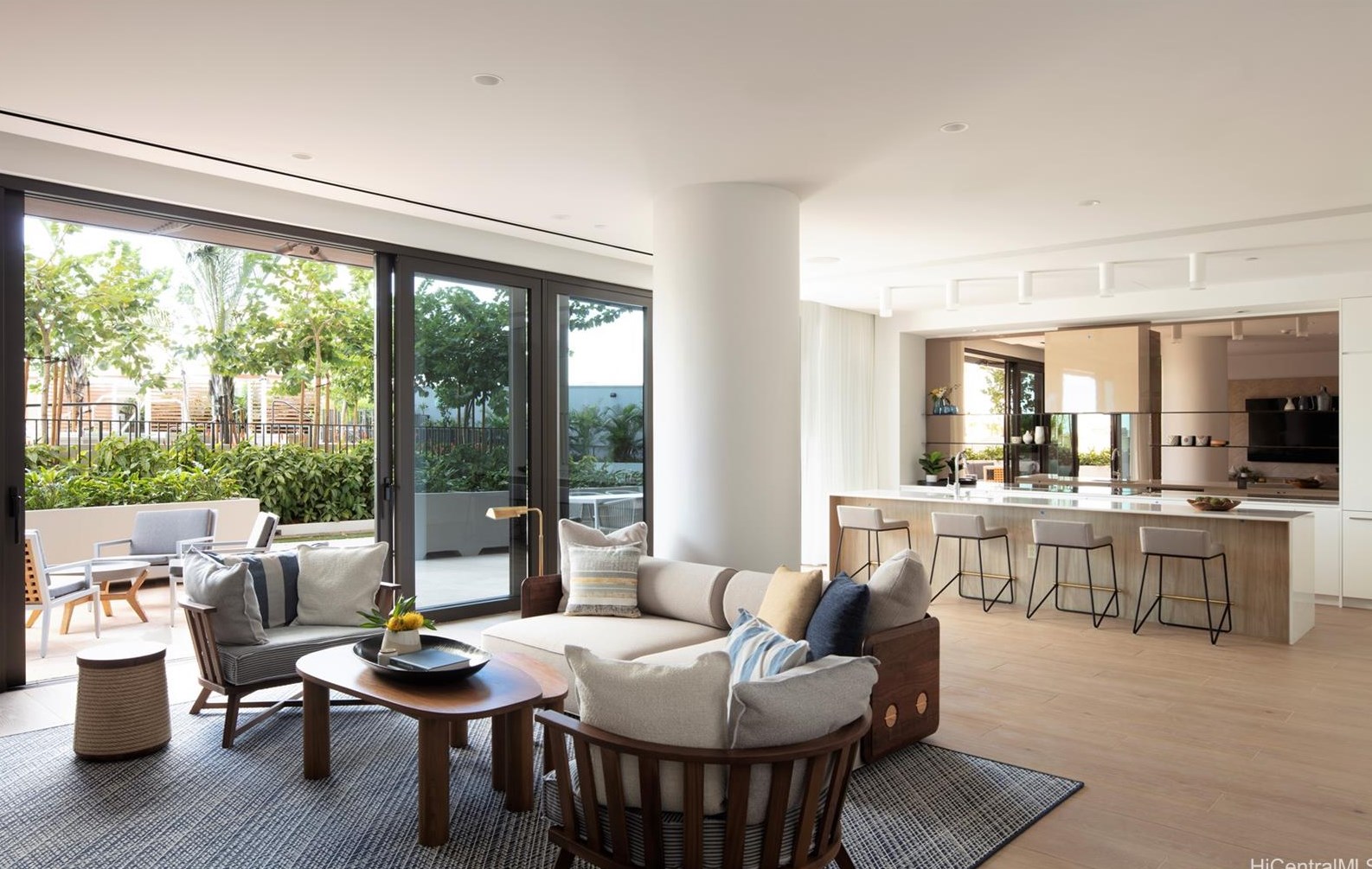 987 Queen St, Honolulu HI  96814-4118 exterior