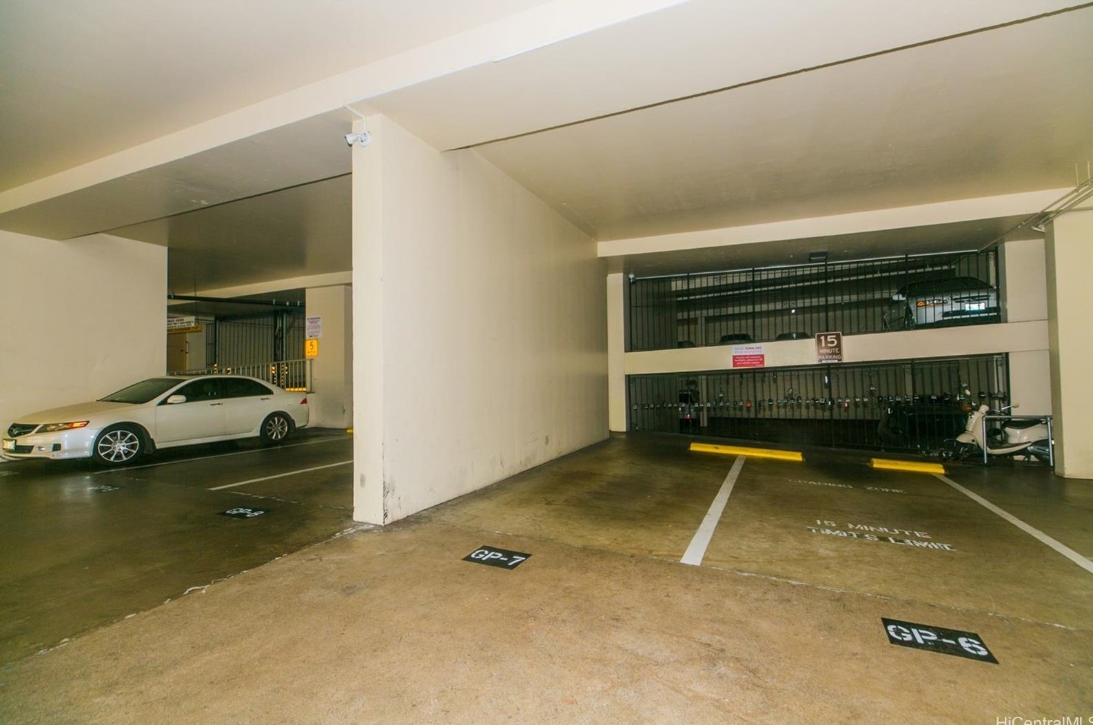 1561 Kanunu St, Honolulu HI  96814-3245 exterior