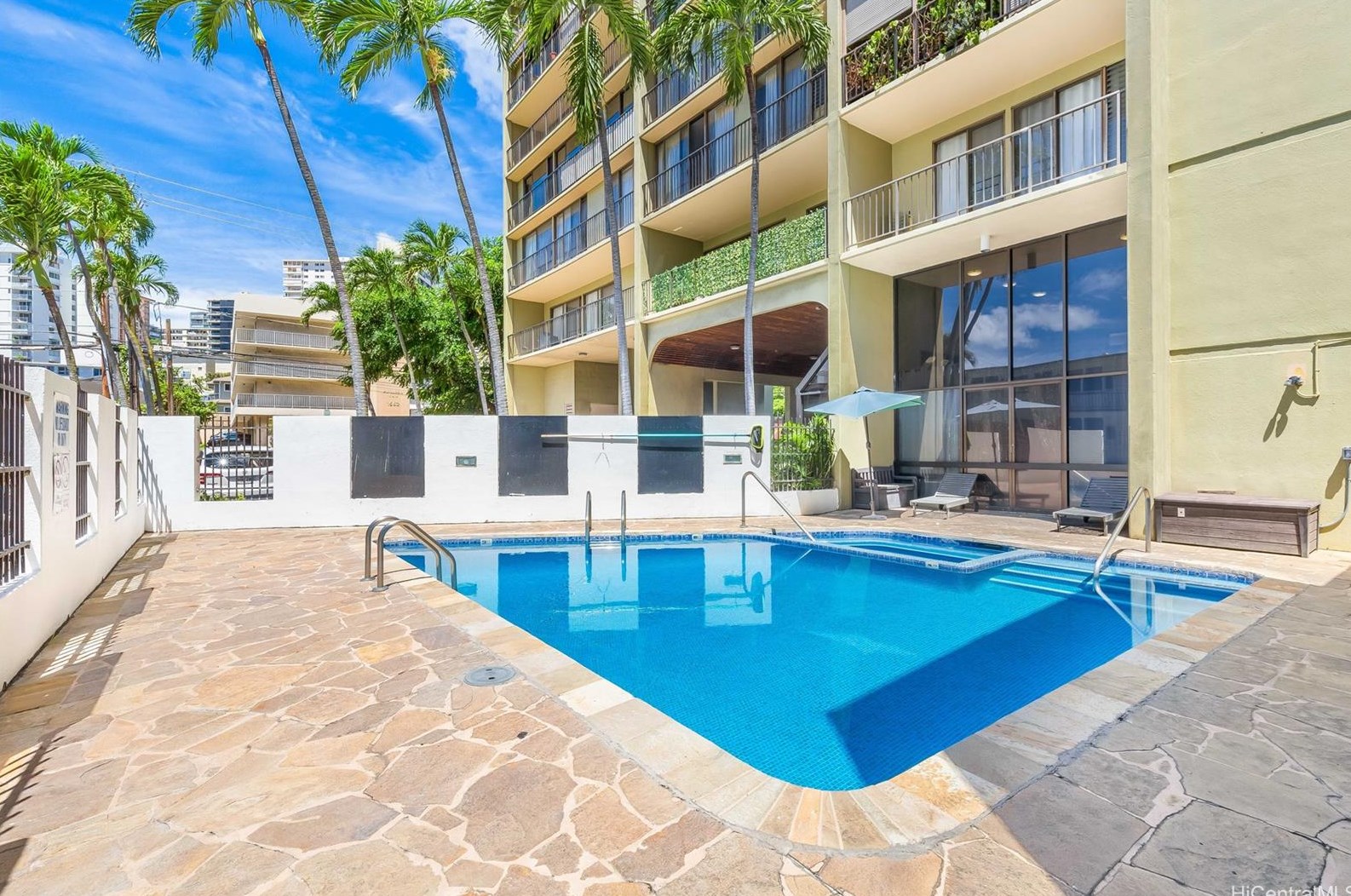 1561 Pensacola St, Honolulu HI  96822-3893 exterior