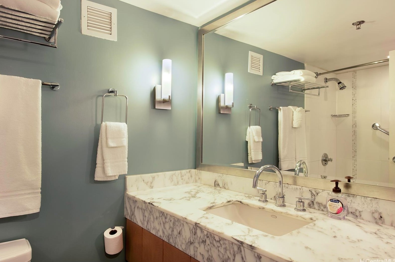 410 Atkinson Dr, Honolulu HI  96814-4730 exterior