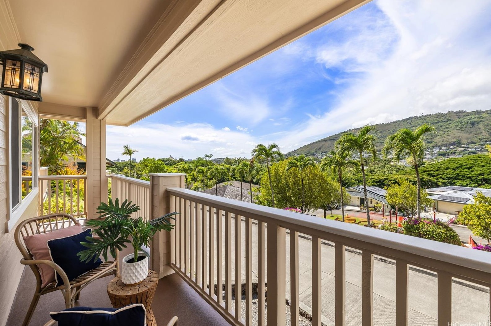 2897 Kalawao St, Honolulu HI  96822-1577 exterior