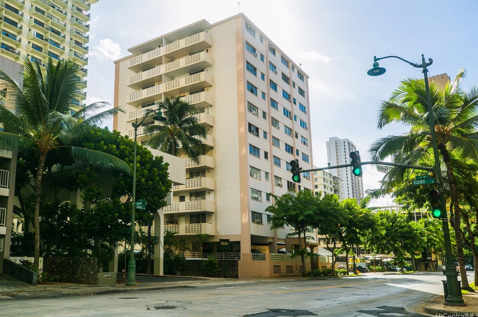 2442 Kuhio Ave, Honolulu HI  96815-3335 exterior