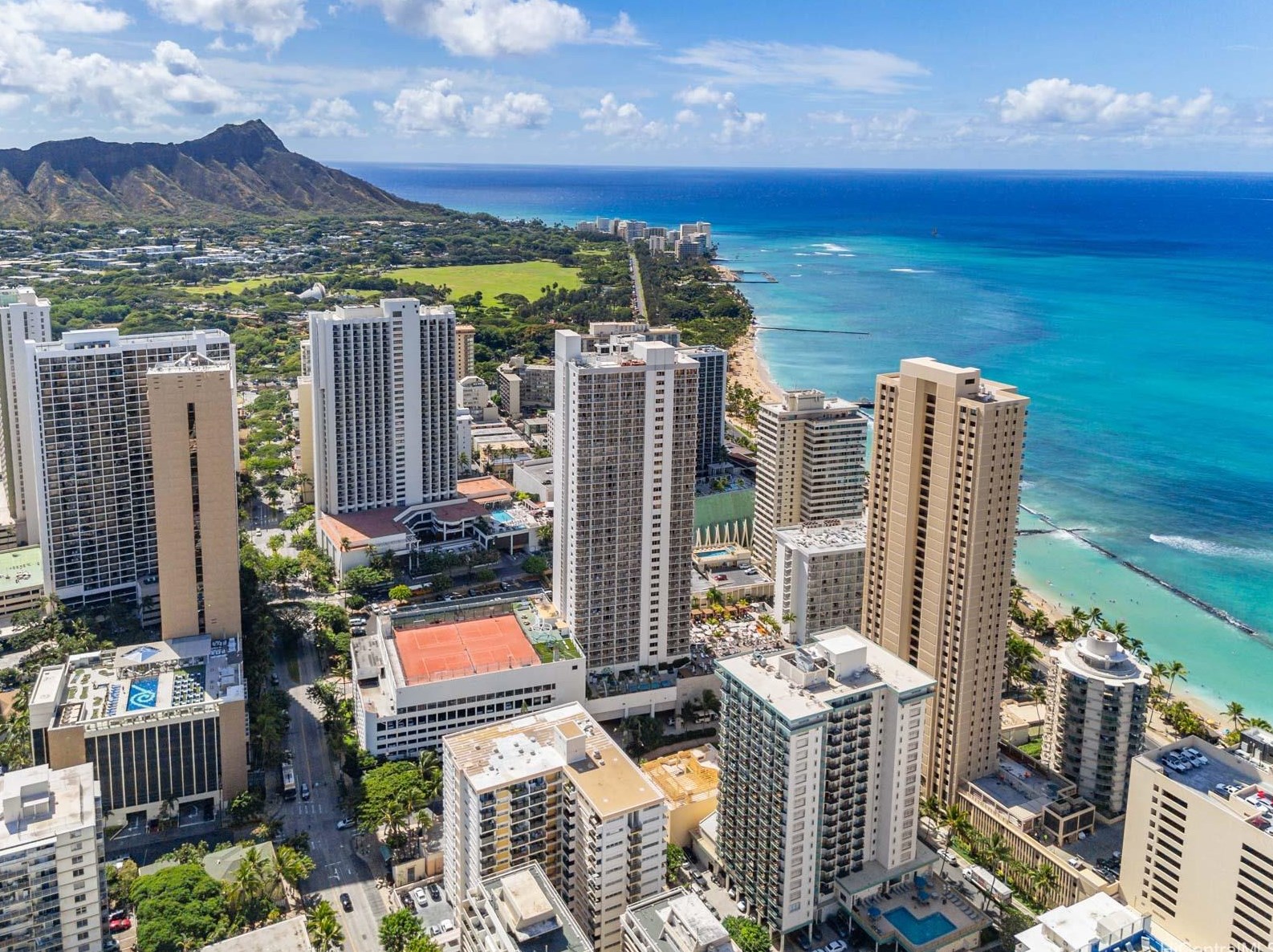 2465 Kuhio Ave, Honolulu HI  96815-4802 exterior