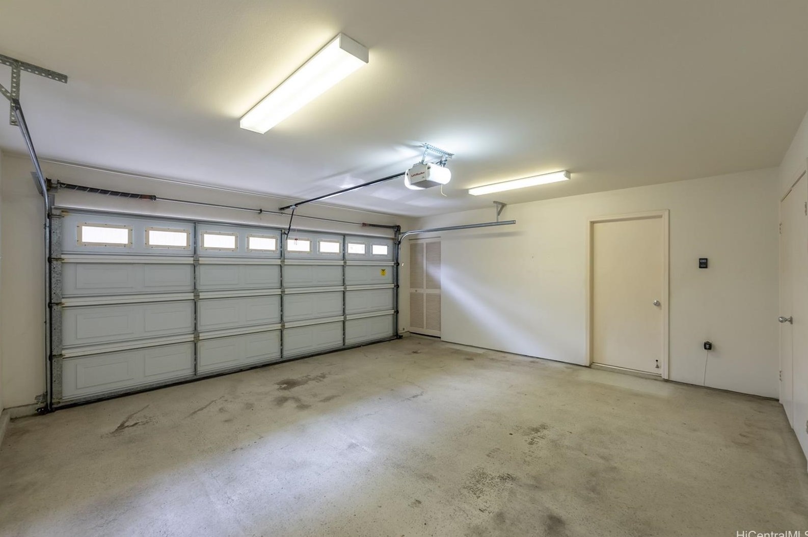 1555 Piikoi St, Honolulu HI 96822-4030 exterior