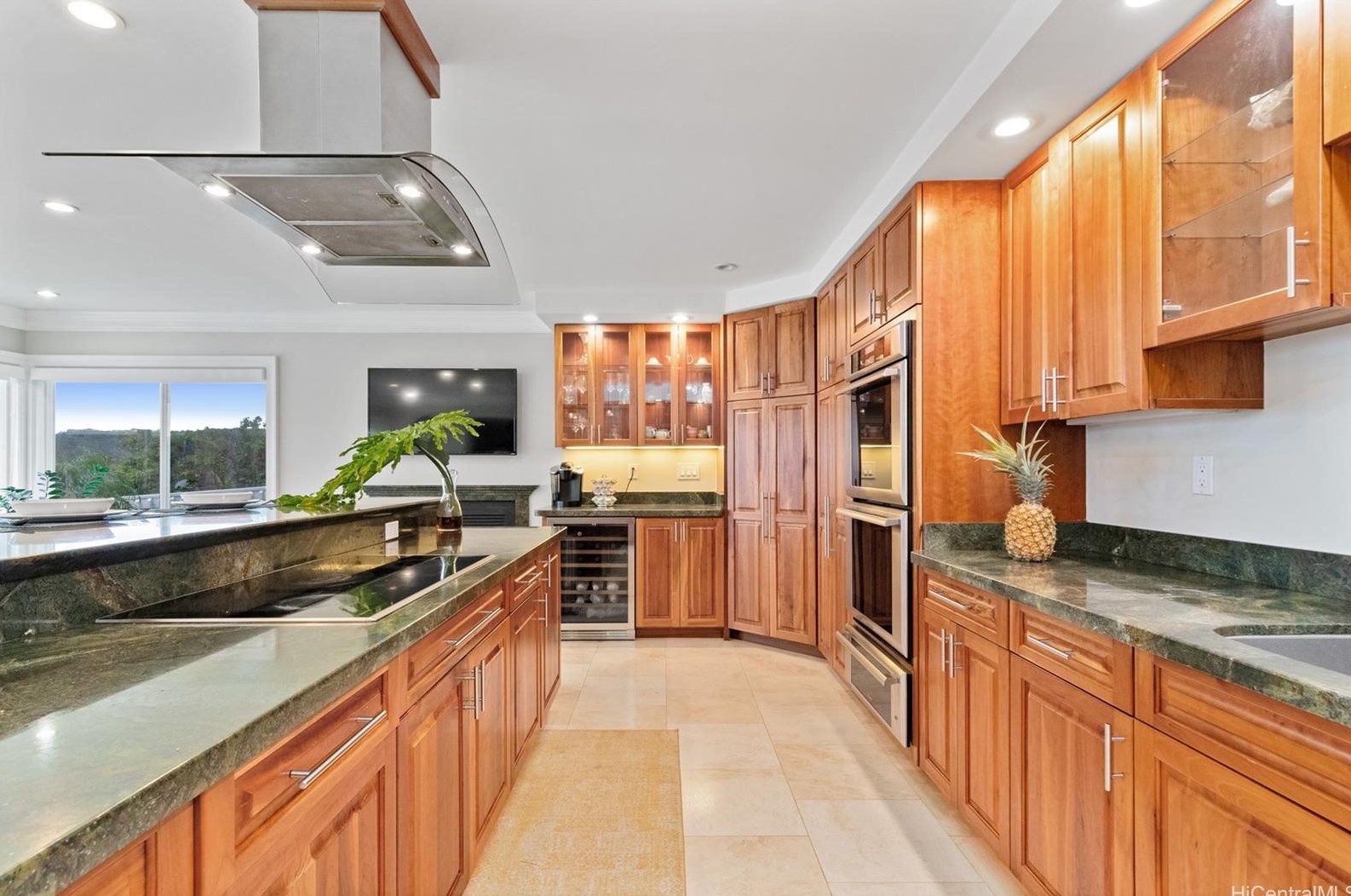 1031 Ikena Cir, Honolulu HI  96821-2557 exterior