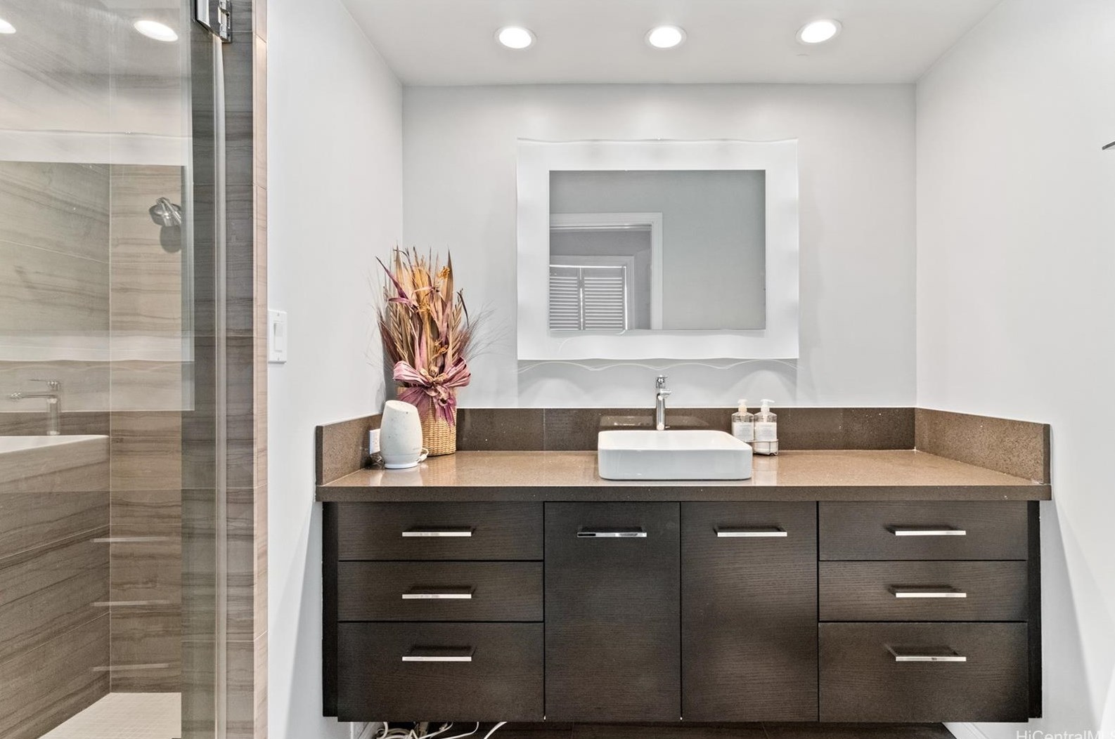 1031 Ikena Cir, Honolulu HI  96821-2557 exterior