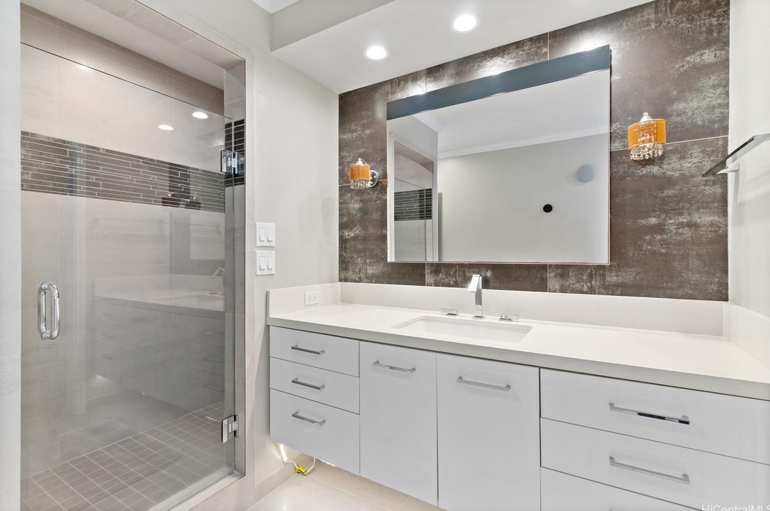 1031 Ikena Cir, Honolulu HI  96821-2557 exterior
