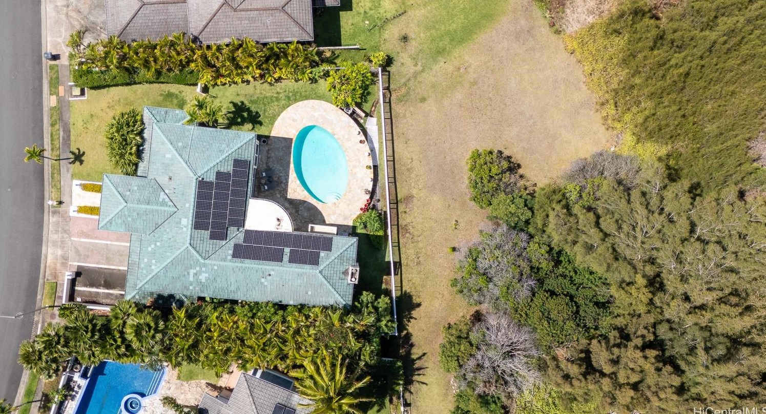 1031 Ikena Cir, Honolulu HI  96821-2557 exterior