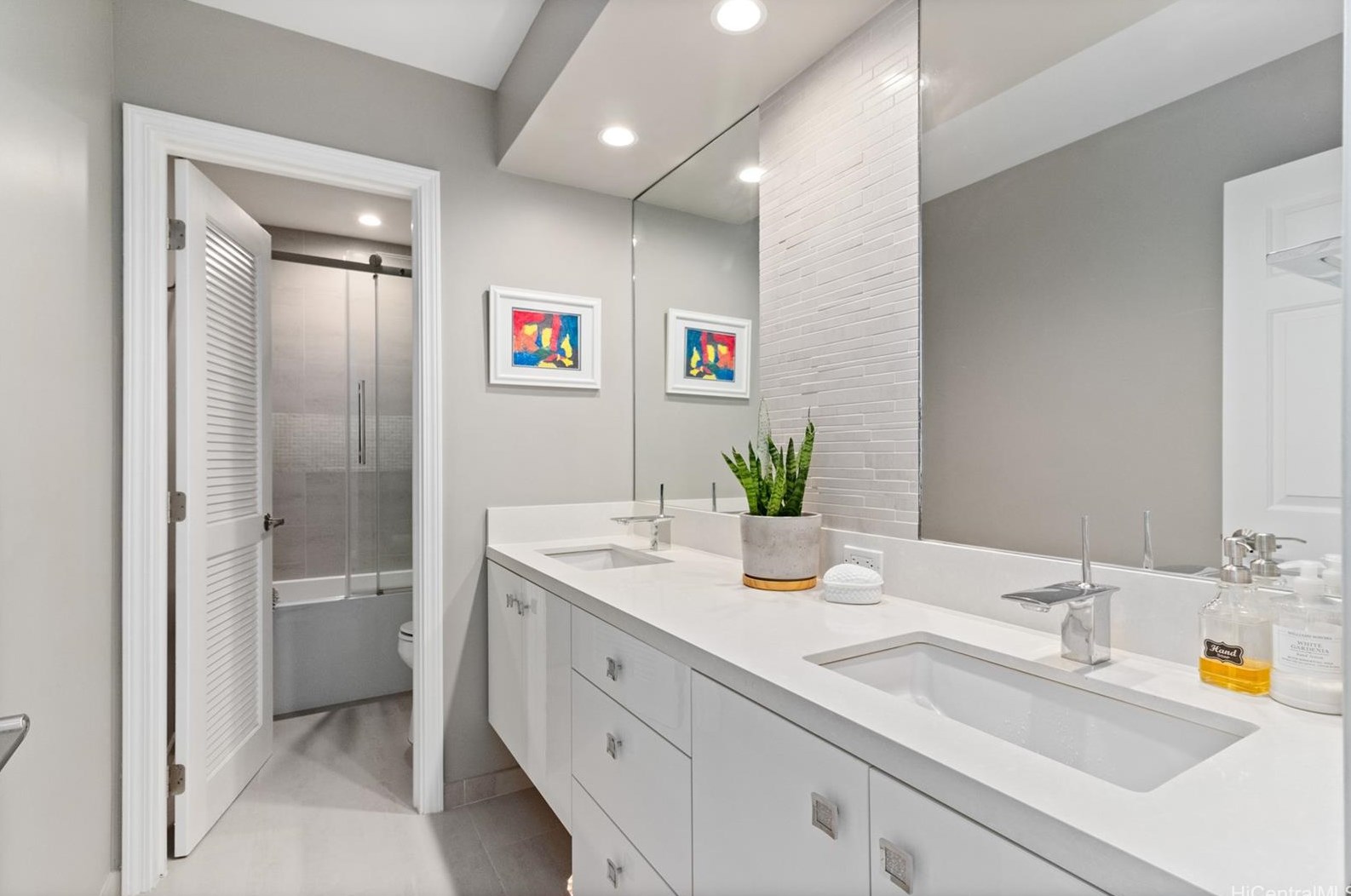 1031 Ikena Cir, Honolulu HI  96821-2557 exterior