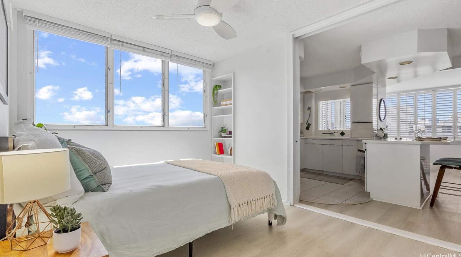 1545 Nehoa St, Honolulu HI  96822-2088 exterior