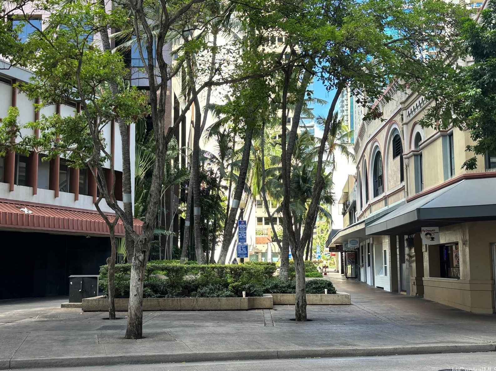 1088 Bishop St, Honolulu HI  96813-3113 exterior