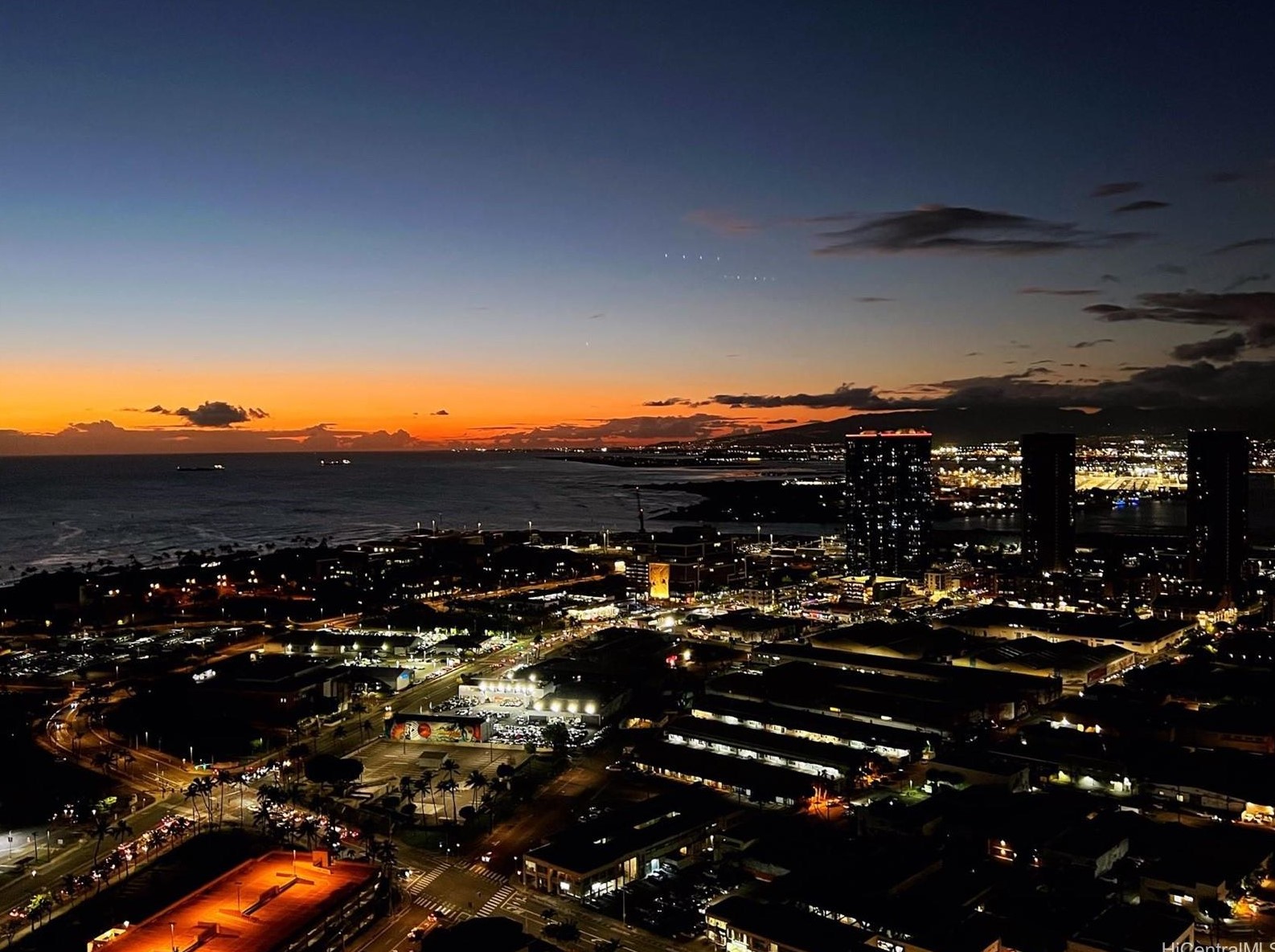 987 Queen St, Honolulu HI  96814-4118 exterior