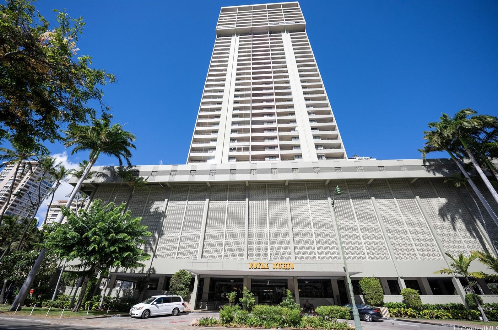 2240 Kuhio Ave, Honolulu HI  96815-2898 exterior