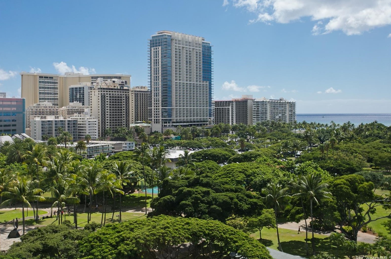 2045 Kalakaua Ave, Honolulu HI  96815-5118 exterior