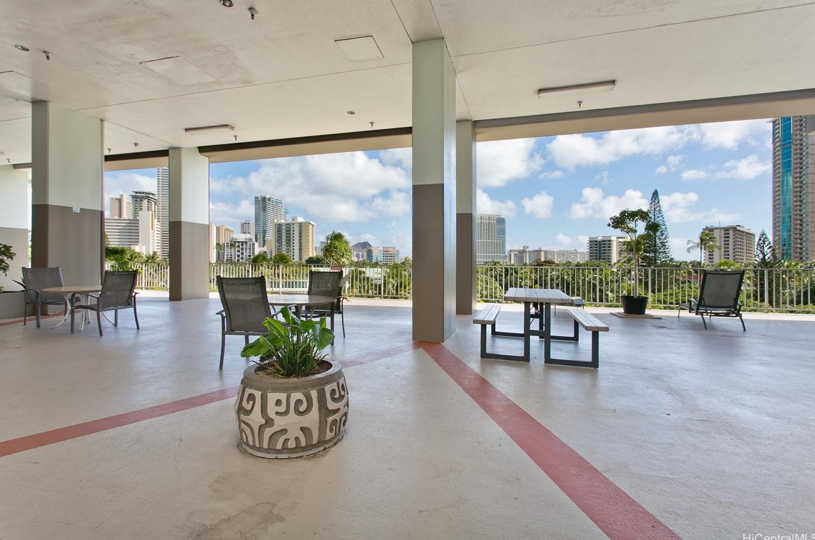 1920 Ala Moana Blvd, Honolulu HI  96815-1865 exterior