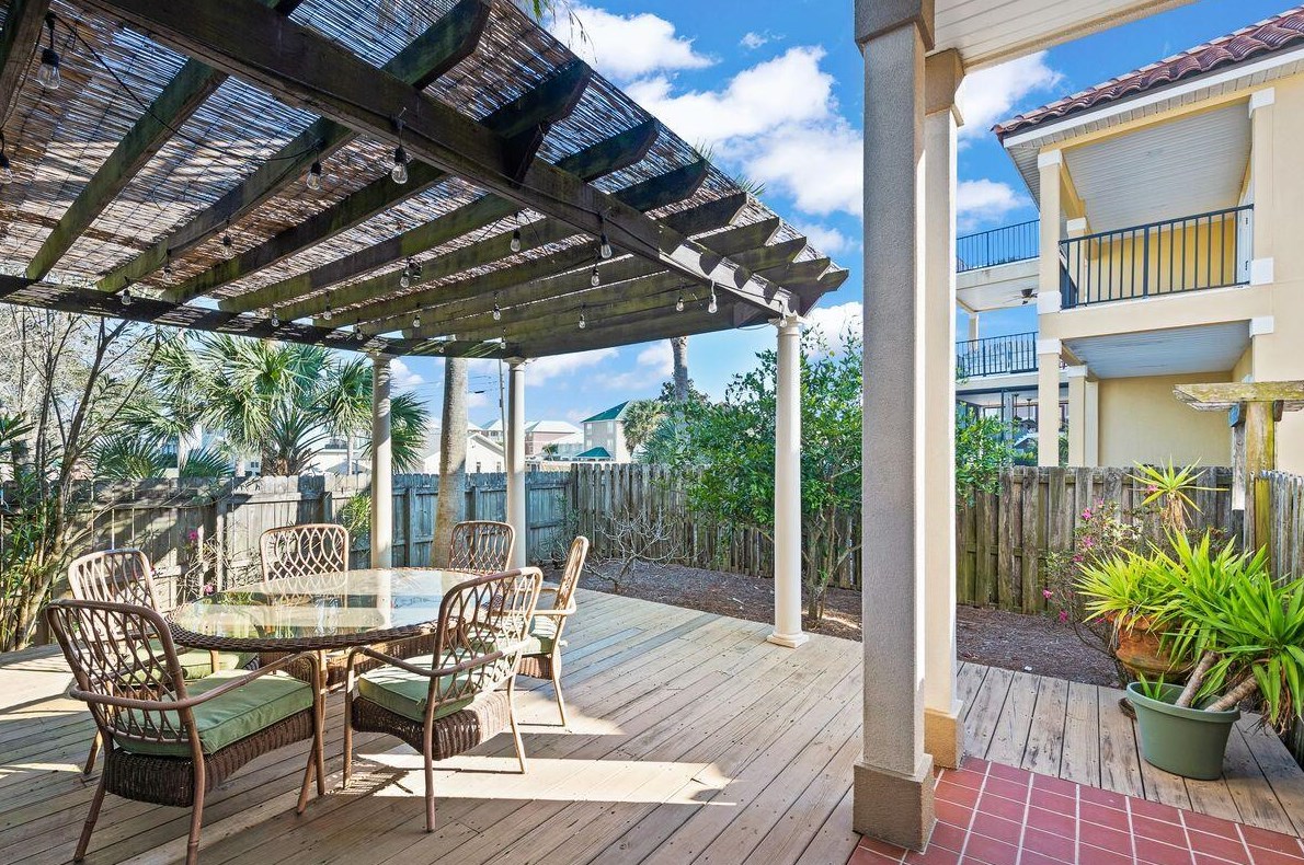 403 Ln Valencia Cir, Panama City FL 32413-3344 exterior