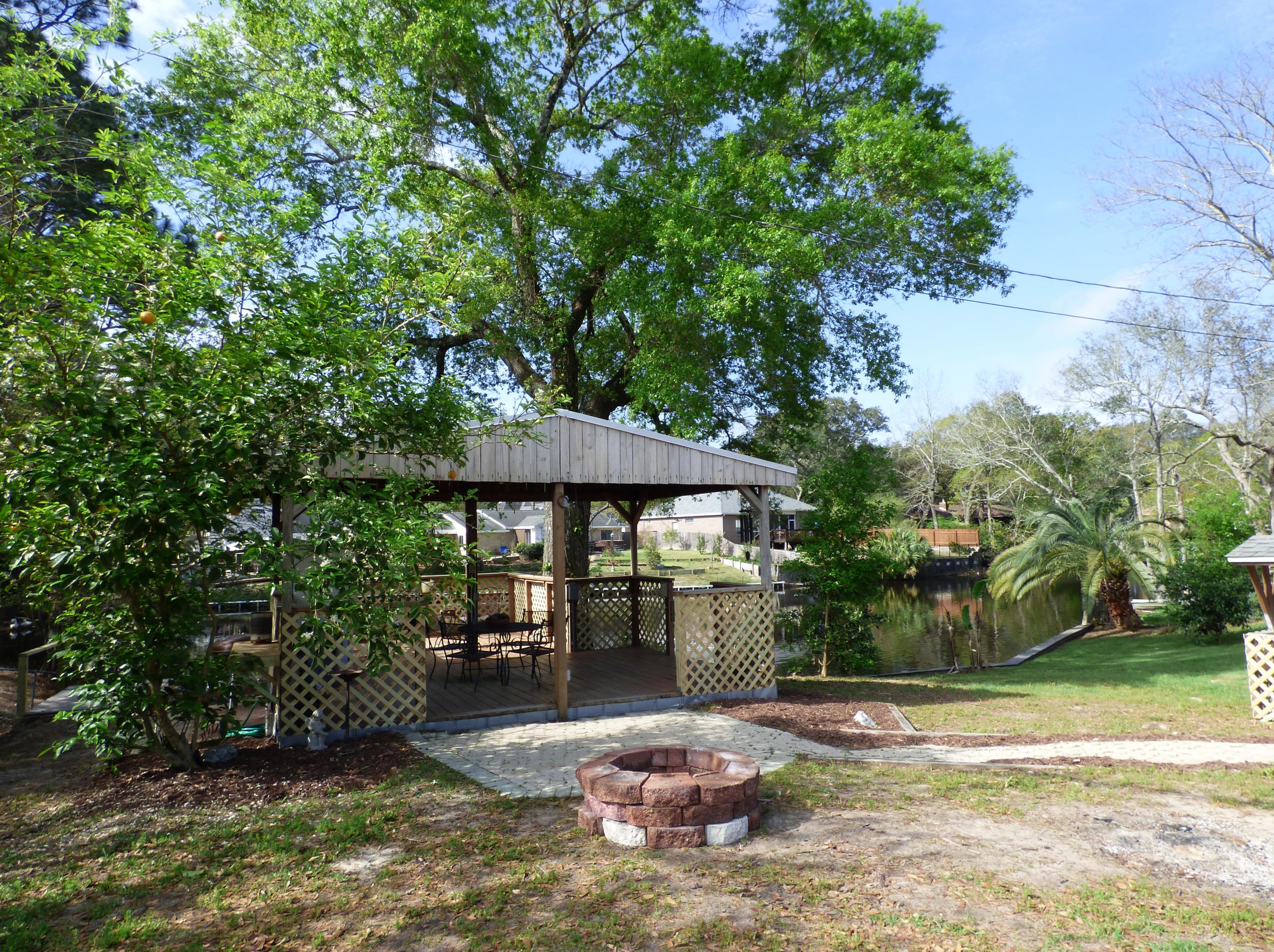 1824 Redwood Ave, Niceville FL  32578-3655 exterior