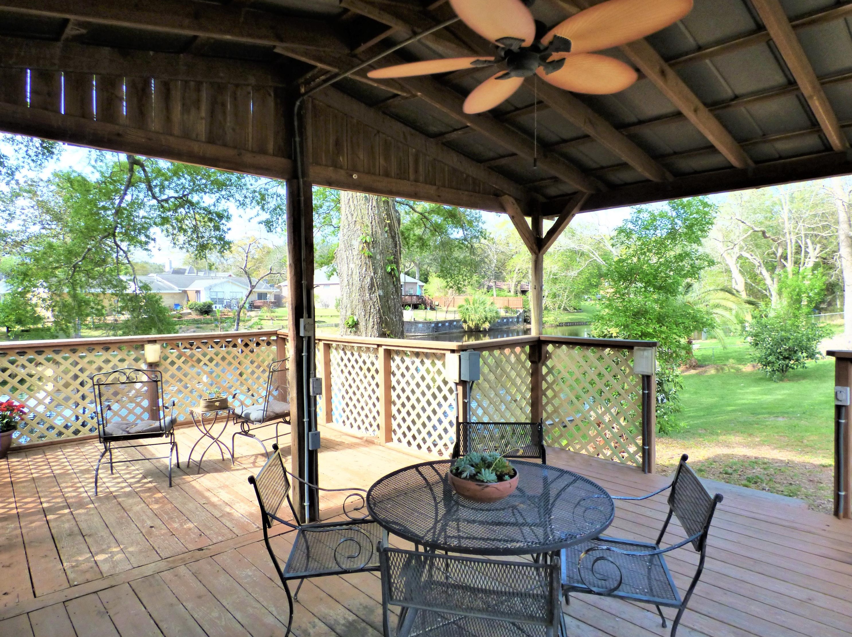 1824 Redwood Ave, Niceville FL  32578-3655 exterior