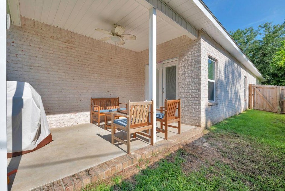 1710 Valparaiso Blvd, Niceville FL  32578-2951 exterior