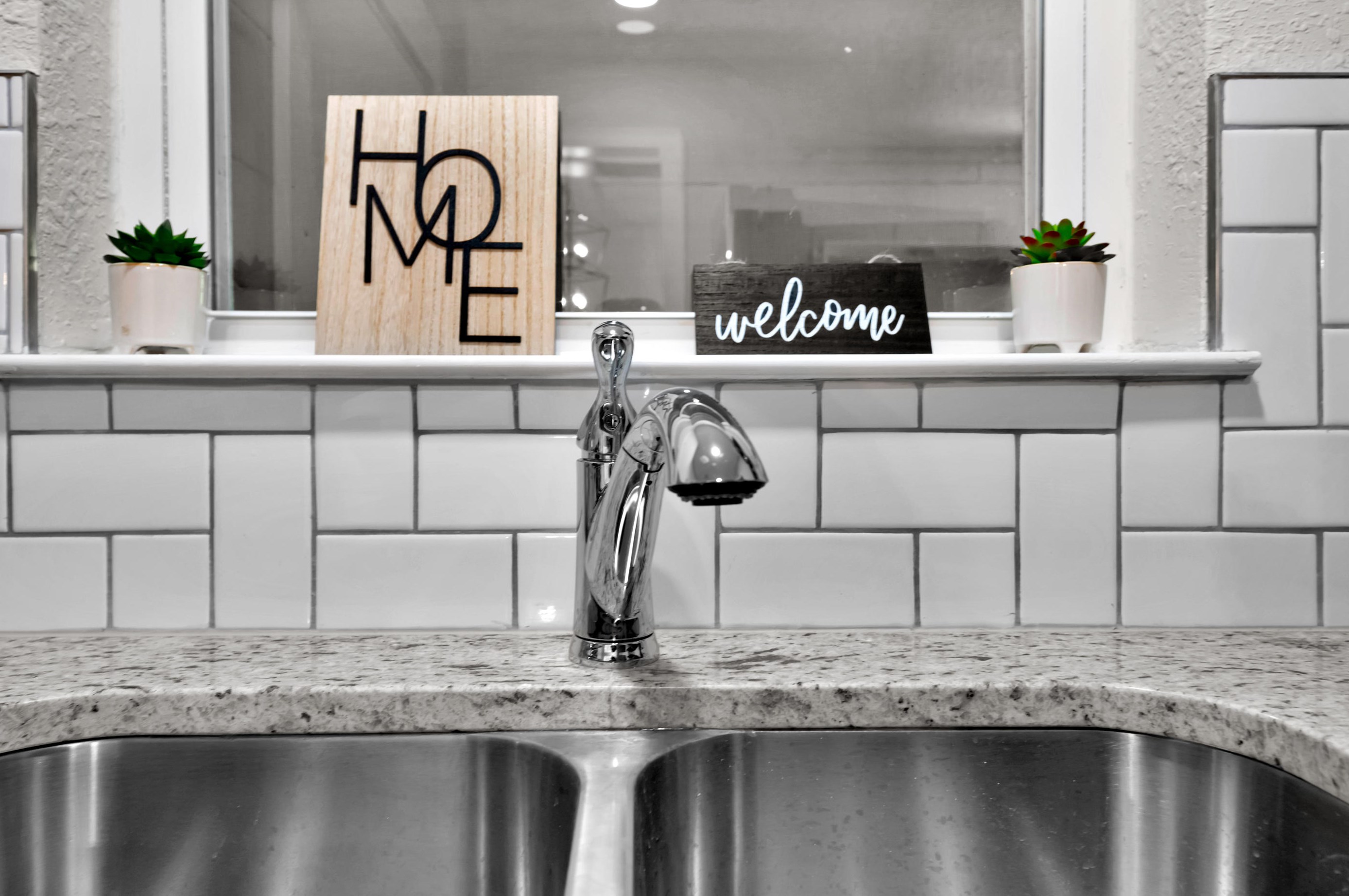 125 Terry Cir, Mary Esther FL  32569-1850 exterior